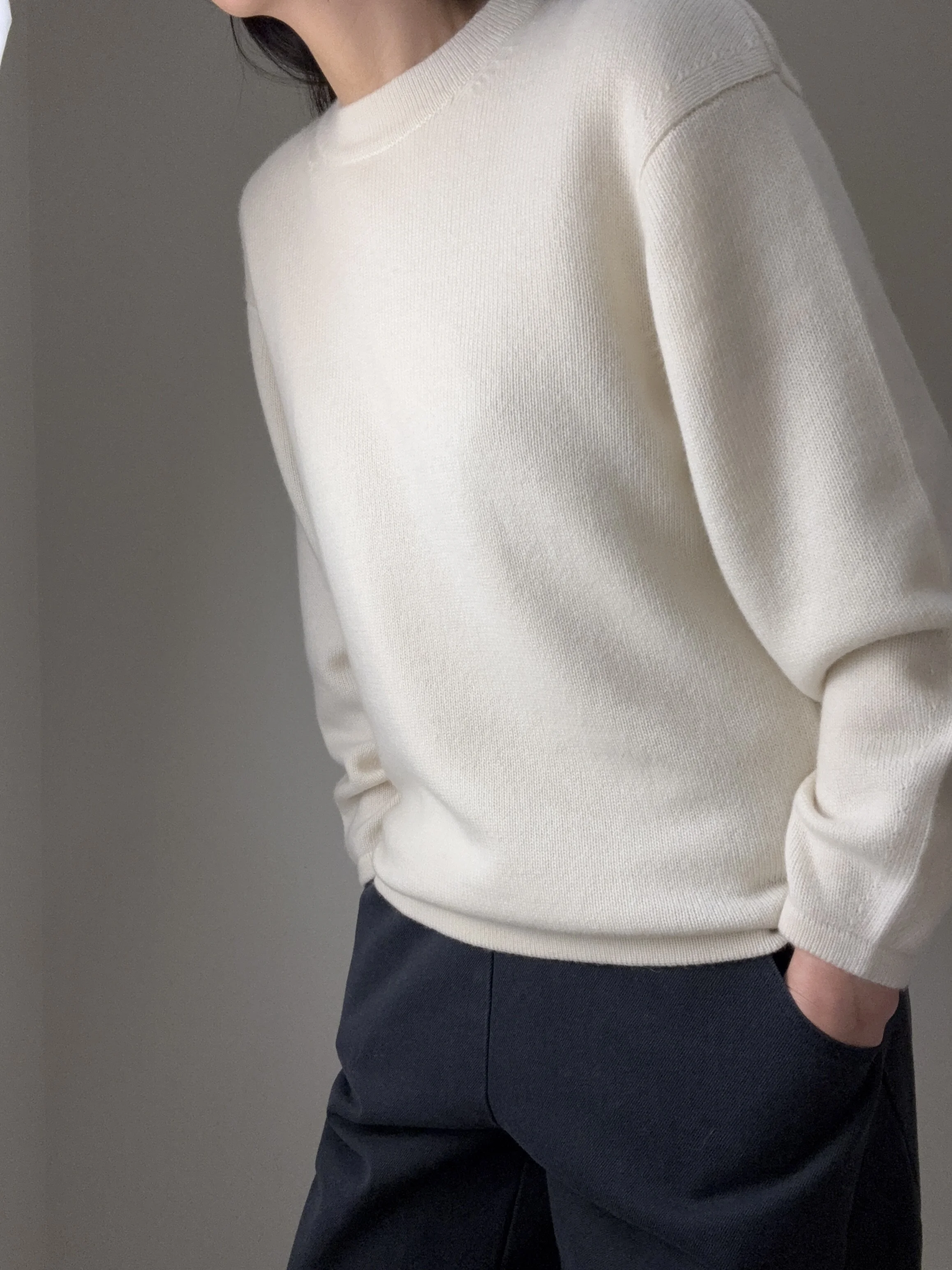 IMG_2159cashmere-balloon-sleeve-crewneck-cream-02.jpg