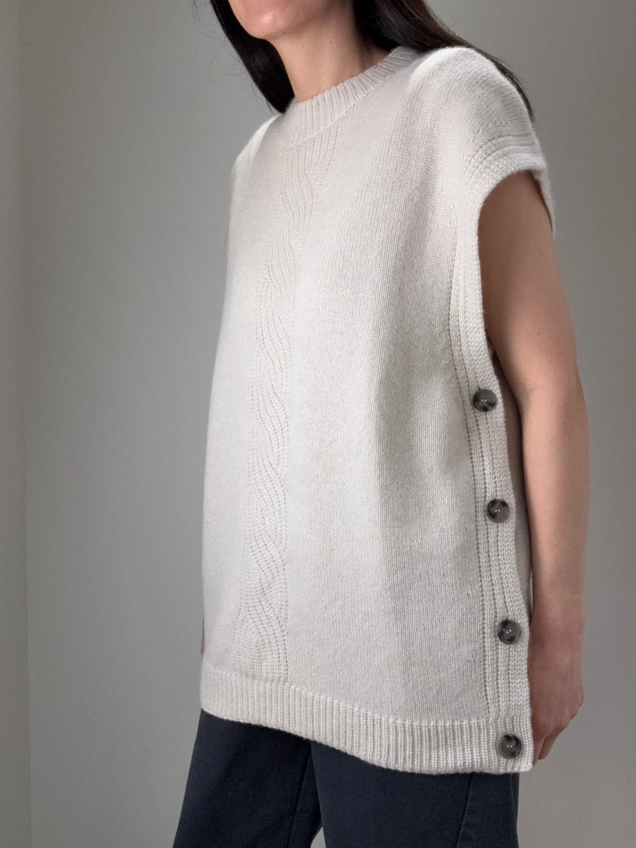 cashmere-poncho-vest-beige-03.jpg.webp