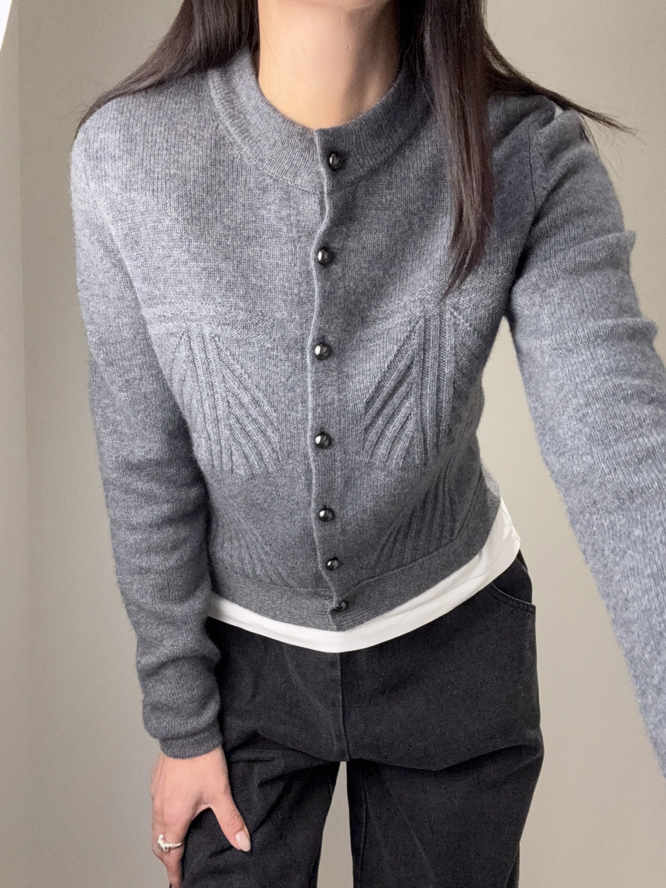 cashmere-shift-stitch-round_neck-cardigan-grey-01.jpg