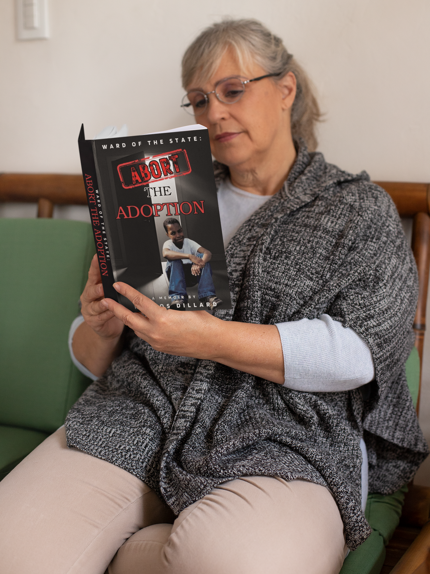 mockup-of-an-adorable-granny-reading-a-book-32201.png