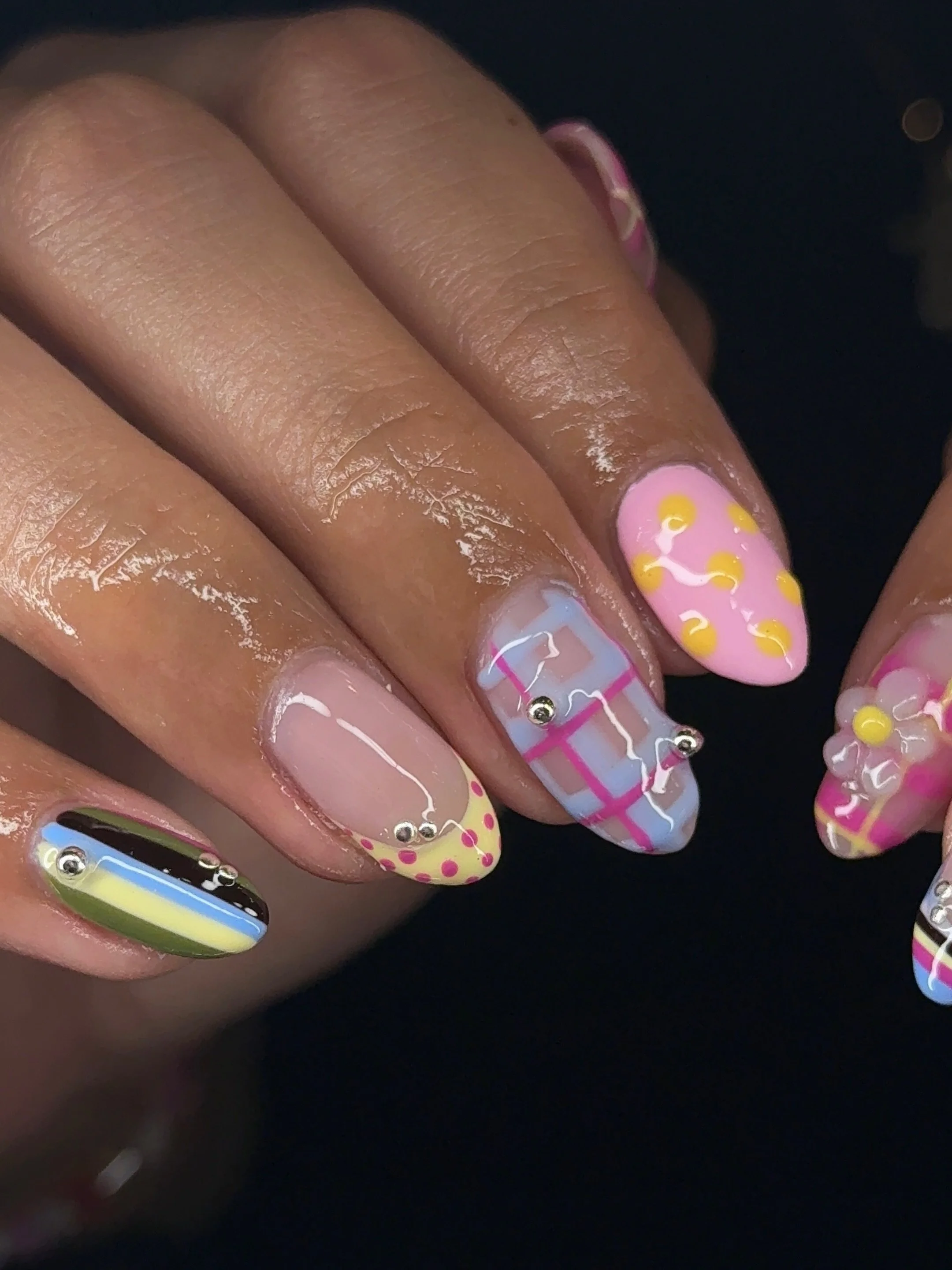 Why pick one design when you can combine them all?🤍

#agelxnails #buildergel #naturalnails #nailart #russianmanicure