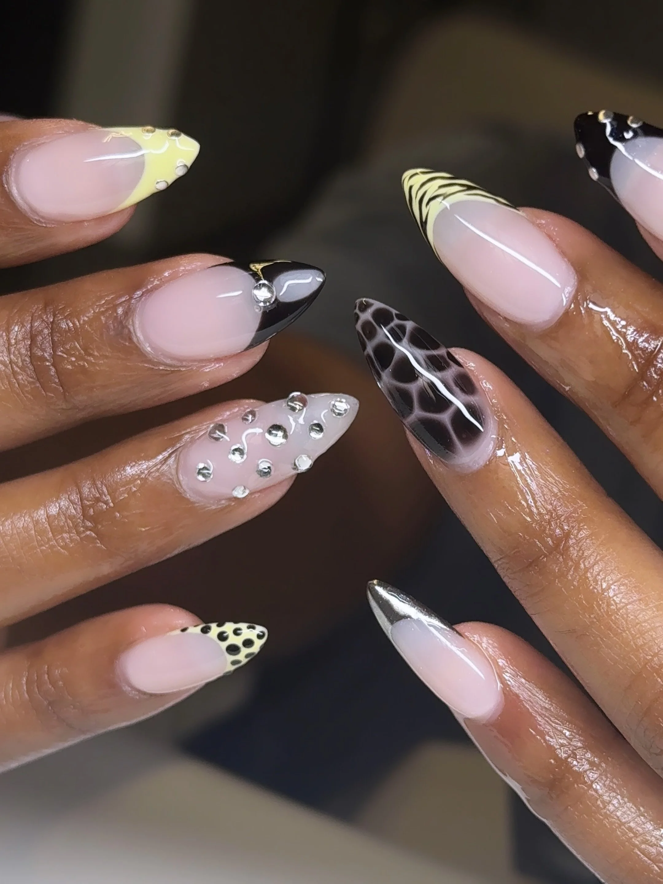 A little GelX freestyle 🖤✨

This was her first time in 2 years getting extensions🥹 thanks for trusting me with your first nails in a long time🥰

#gelxnails #russianmanicure #agelxnails #nailart #nailtechnician