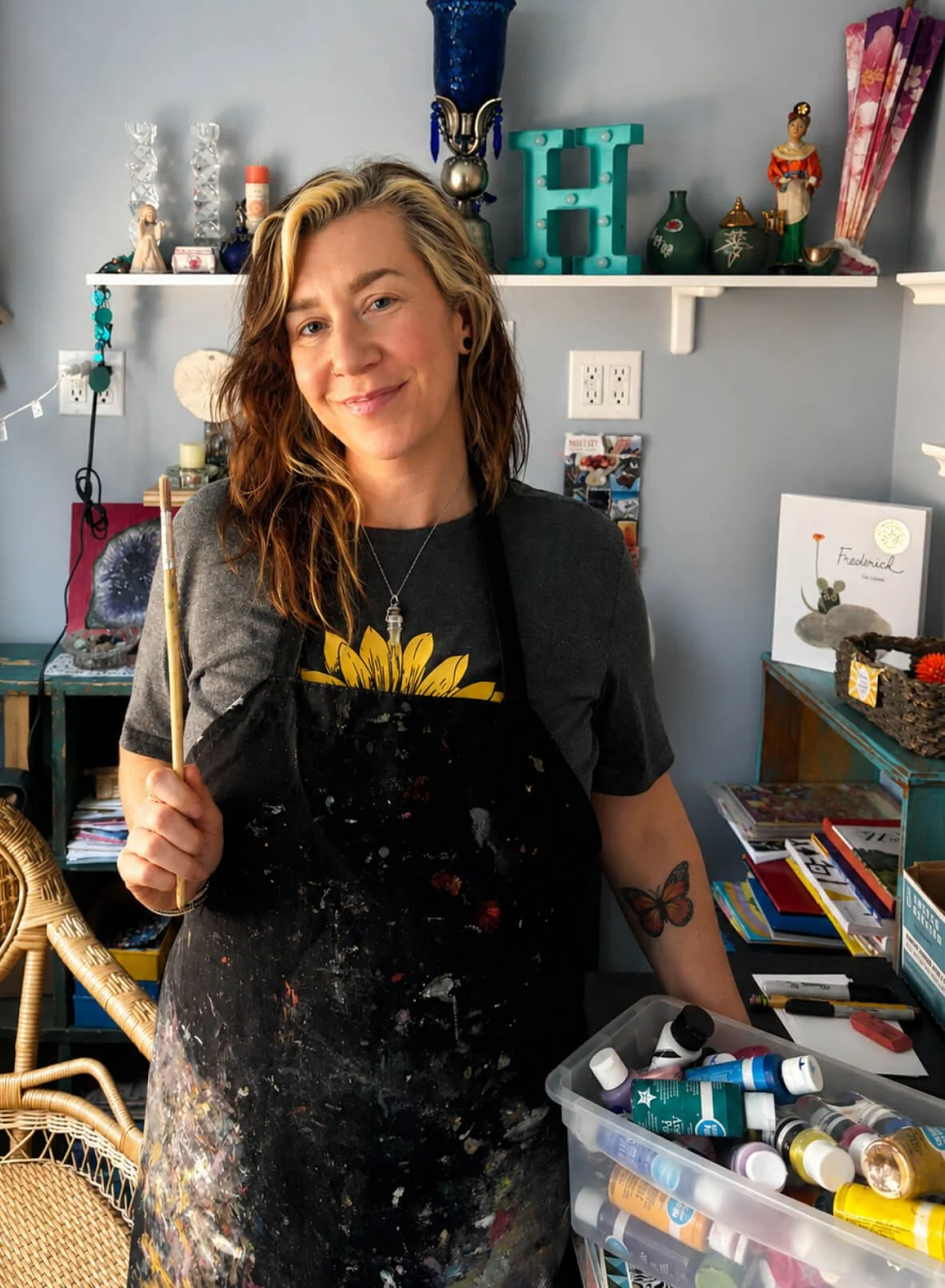 Jessica Hawthorne preparing art supplies for an art therapy session