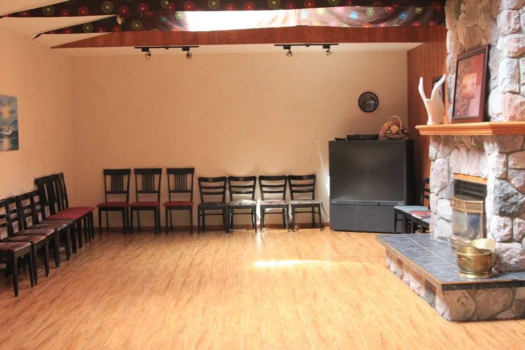 Swan Lake RV Resort clubhouse meeting room.