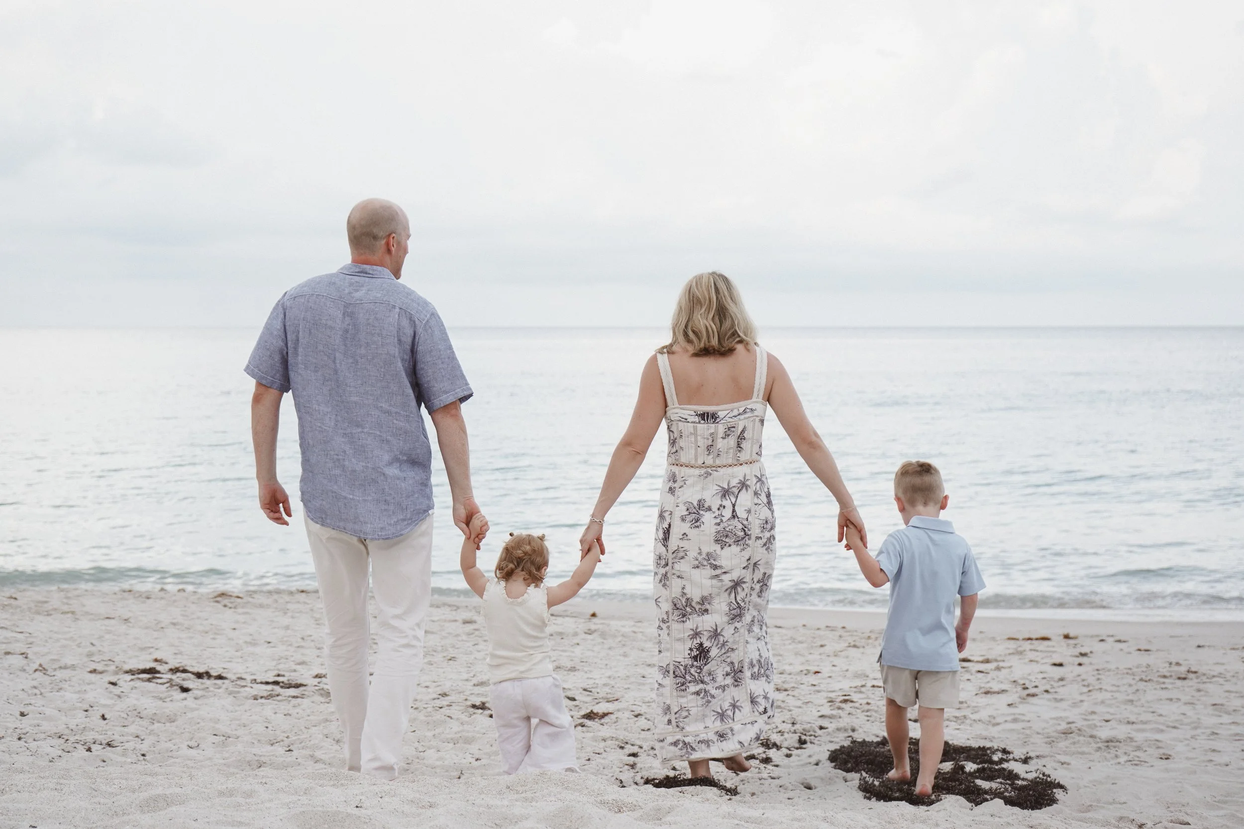How I Plan Coordinated Family Beach Photo Outfits (Without Losing My Mind)