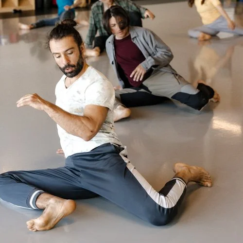 Leah-Woods_Contemporary-Movement-Arts_Floorwork-Class_500px-3.jpg