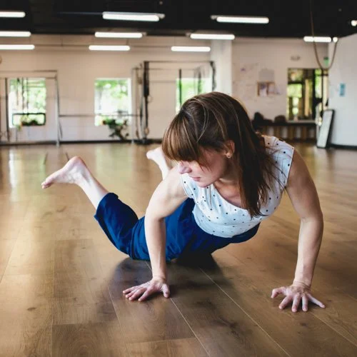 Leah-Woods_Contemporary-Movement-Arts_Floorwork-Class_500px-10.jpg