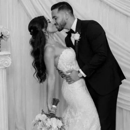 glam%252Bkissing%252Bsquare.jpg