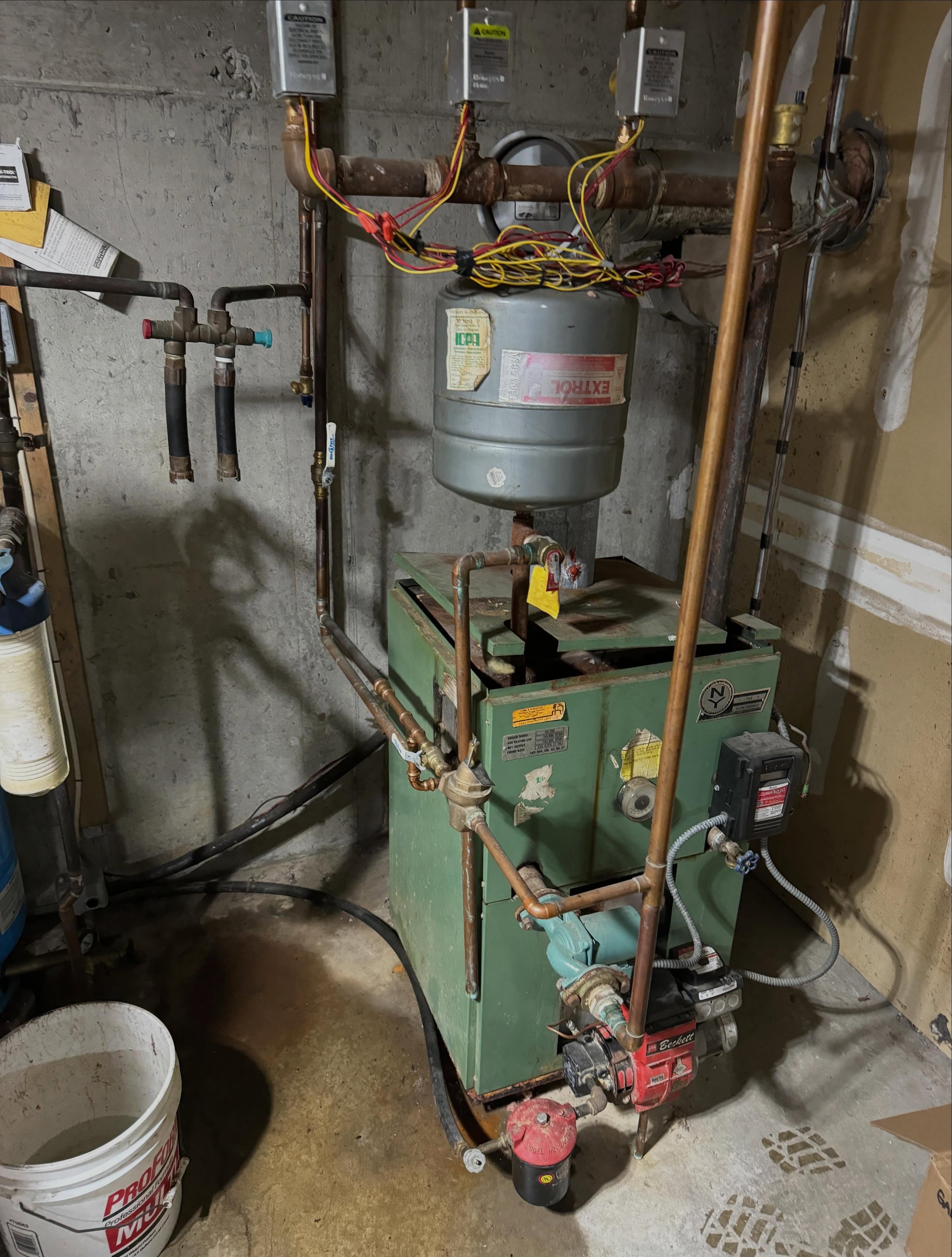 🔥 SWIPE TO SEE THE AFTER ➡️

Out with the old, in with the new! We recently completed this boiler replacement, giving our customer a more reliable, efficient, and dependable heating system for years to come.

✅ New high-efficiency boiler installed
✅