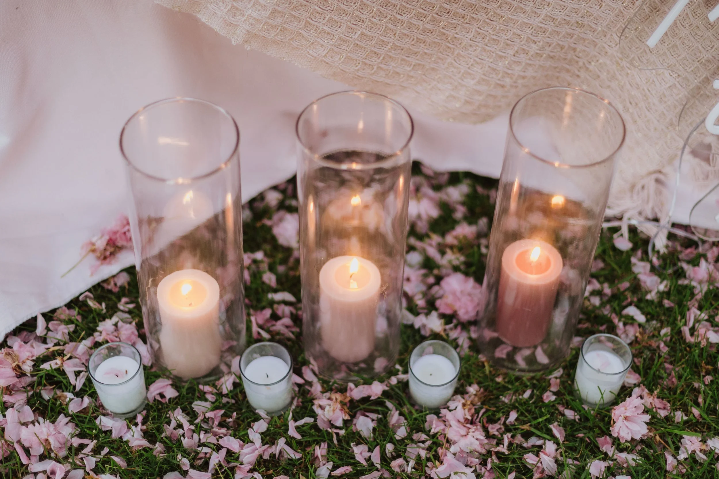 Cylinder vase, vase, candles, tealight, flowers, floral arrangement