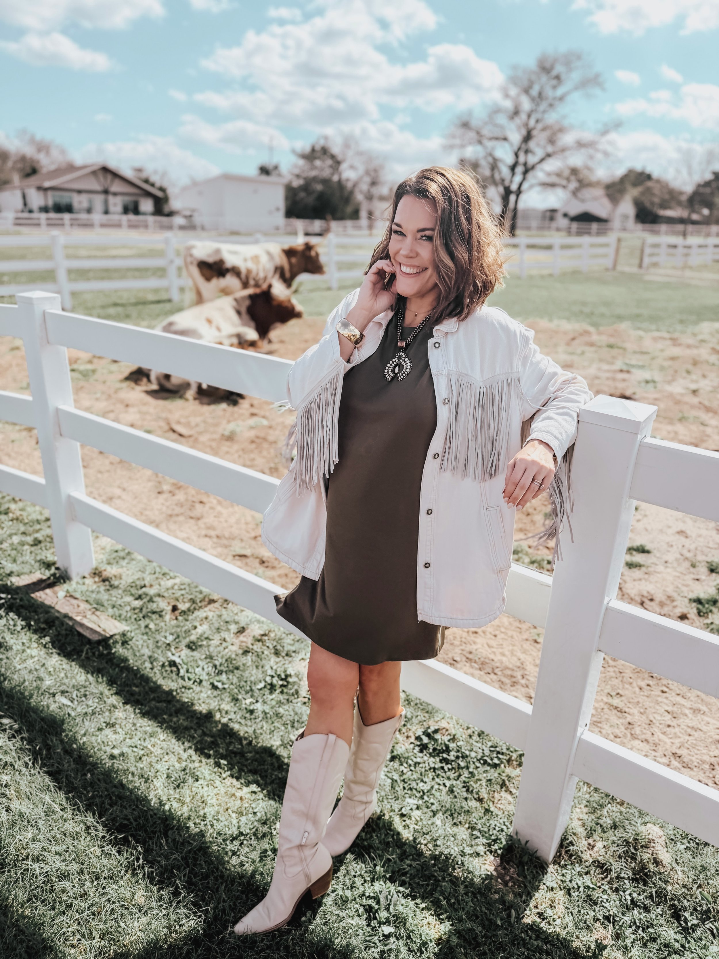 🐄 Monday MOO-tivation

Nobody ghosts their 9-5. So why is it SO easy to ghost the business you actually want??

Have you ever noticed how EASYYY it is to give someone else 40 hours a week... but how HARD it can be to give YOUR OWN dream that same co