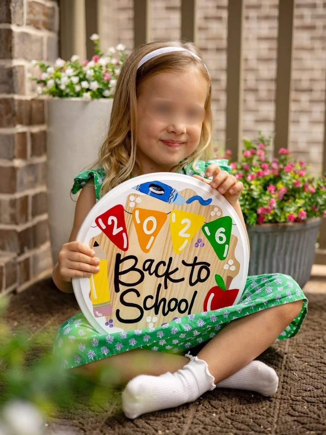 ok ok, we got our few extra days of summer but now it&rsquo;s time to brush up on our ABCs, dust off the lunch boxes, and figure out which pairs of school shoes are too small now. WE&rsquo;RE GOING BACK TO SCHOOL! 🍎✏️🖍️
in addition to photography, 