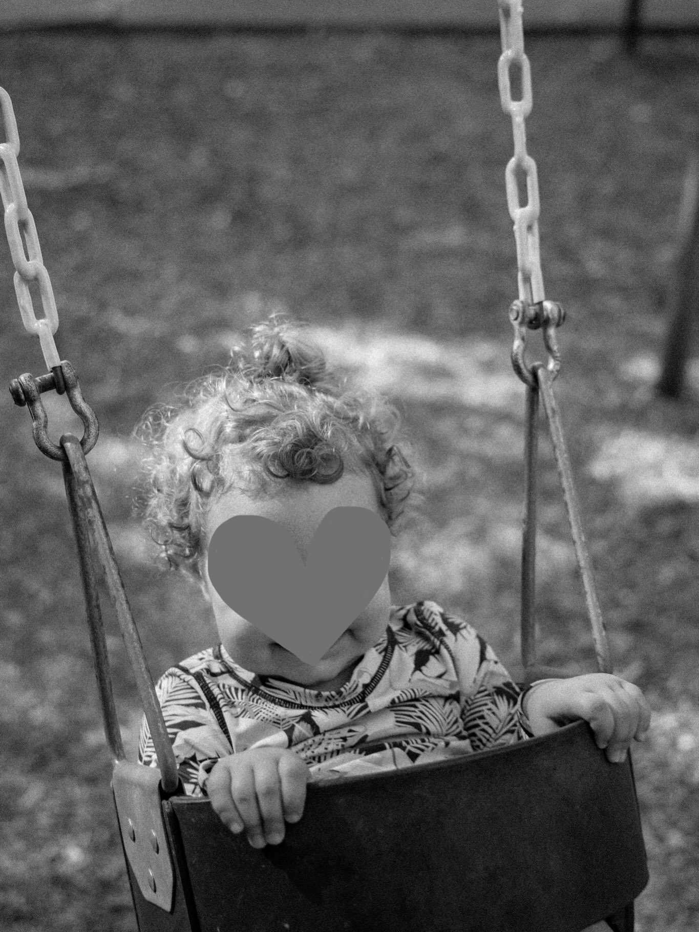 if by now you haven&rsquo;t figured out, i lOoOoOve colorful happy photos. but there&rsquo;s just something about these black &amp; white ones i sneak in that give me allllll the feels. 🤍🖤
&bull;
&bull;
&bull;
&bull;
#motherhood 
#familyphotos 
#no