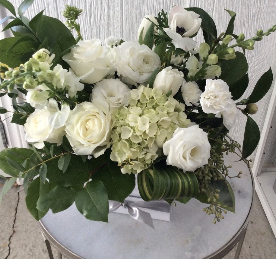 diane-m-florals-white-floral-bloom-box.jpeg