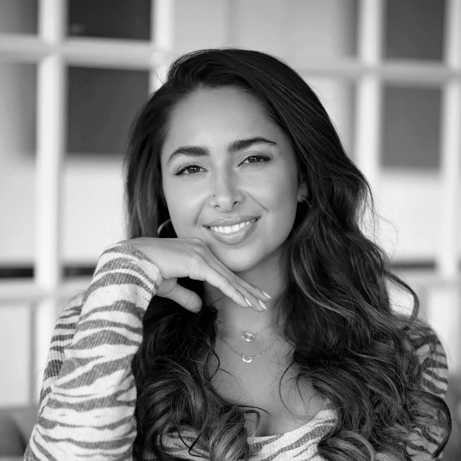 Sahara Rose, bestselling author, podcast host, and wellness teacher, sharing a testimonial for Rosie Acosta