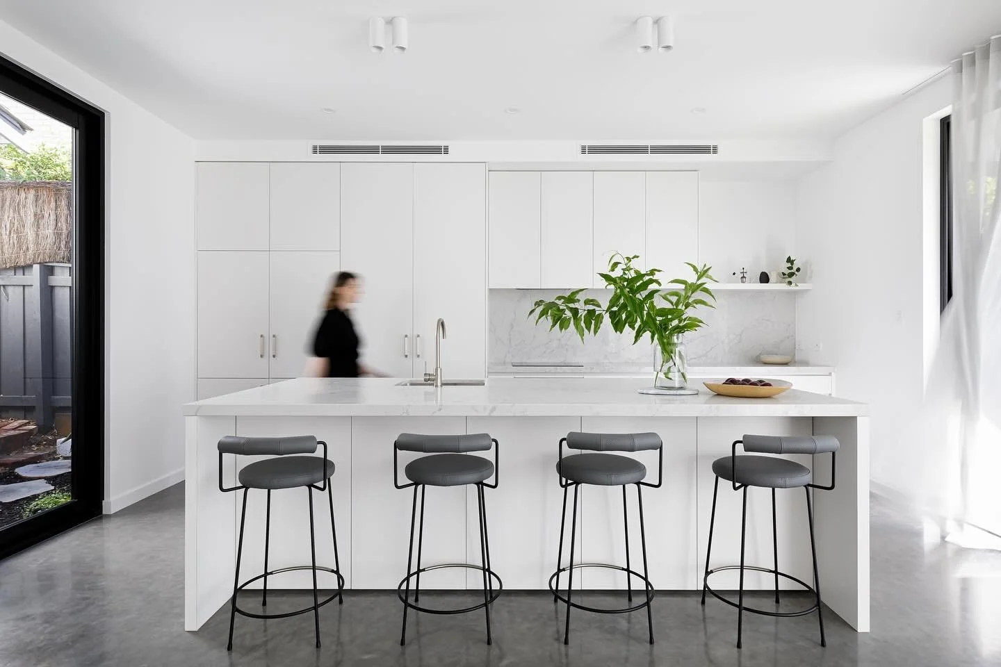 PROJECT

A compact family kitchen connected to the north facing courtyard and outdoor living area at Kitchener St.