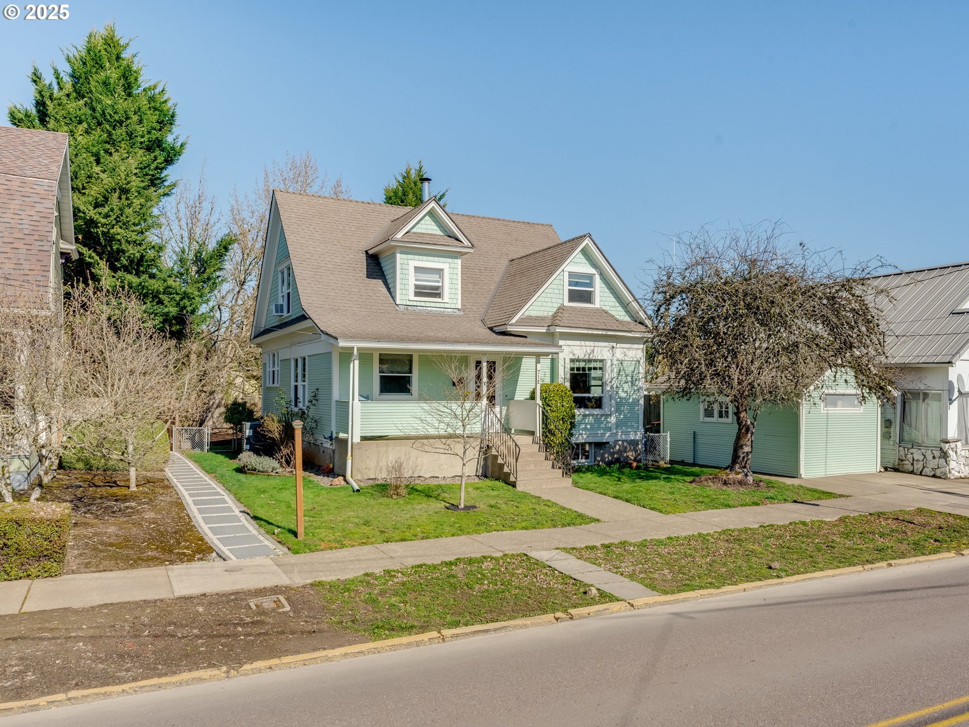 📅OPEN HOUSE - 9/19  11am-1pm
📍715 NE 5th ST, McMinnville, OR  97128
🏡4 bd | 2 ba | 2520 sqft

Incredible opportunity! HISTORIC DOWNTOWN OPPORTUNITY WITH FLEXIBLE BUSINESS ZONING. Located just blocks from downtown McMinnville. Full of character and