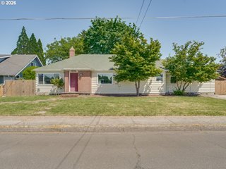 ✨OPEN HOUSE - 9/19 11am-1pm
📍1622 SE DAVIS ST, McMinnville, OR  97128
✔️3 bd | 2 ba | 1917 sqft

Single-level ranch home offering the perfect blend of classic character and modern opportunity. Beautifully preserved original wood floors with Swedish 