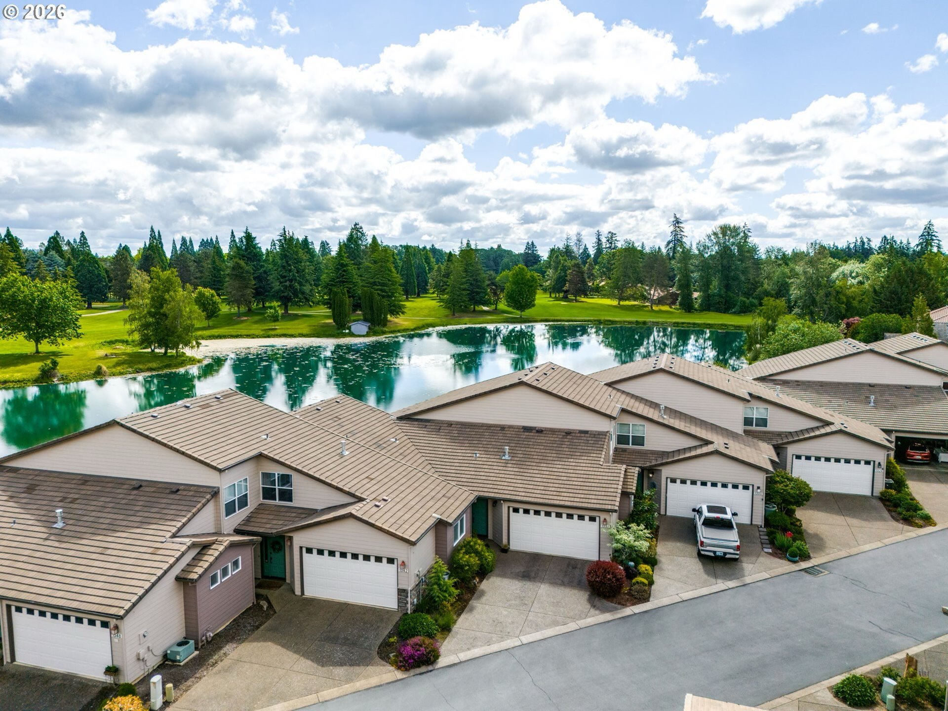 🏡 OPEN HOUSE SUNDAY 9/13 1-3 🏡 1336 NW Oakmont Court, McMinnville, OR 97128

One level condo with stunning pond and golf course views ⛳️ NOW $489,000!

This well-maintained, sought after 1 level 2-bedroom, 2 bath condo offers 1,412 sq ft of comfort