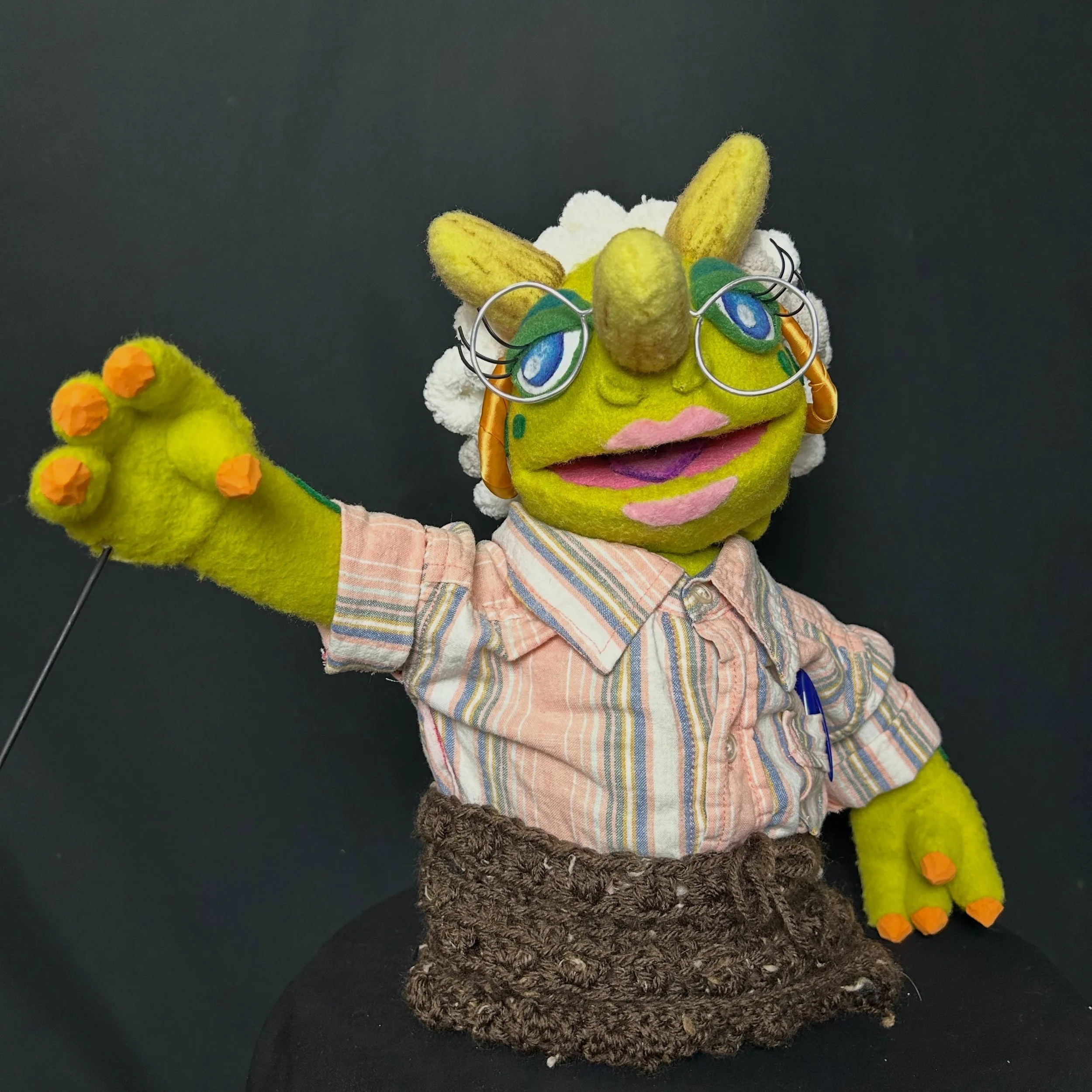 Granny Cassy ( &agrave; chasmosaurus) done and done. For puppetry aspect of props n puppetry, TBH I finished her a awhile ago but I&rsquo;ve had no motivation for social media. 
 She CANT cook so don&rsquo;t ask her for cookies, she&rsquo;s a palaeon
