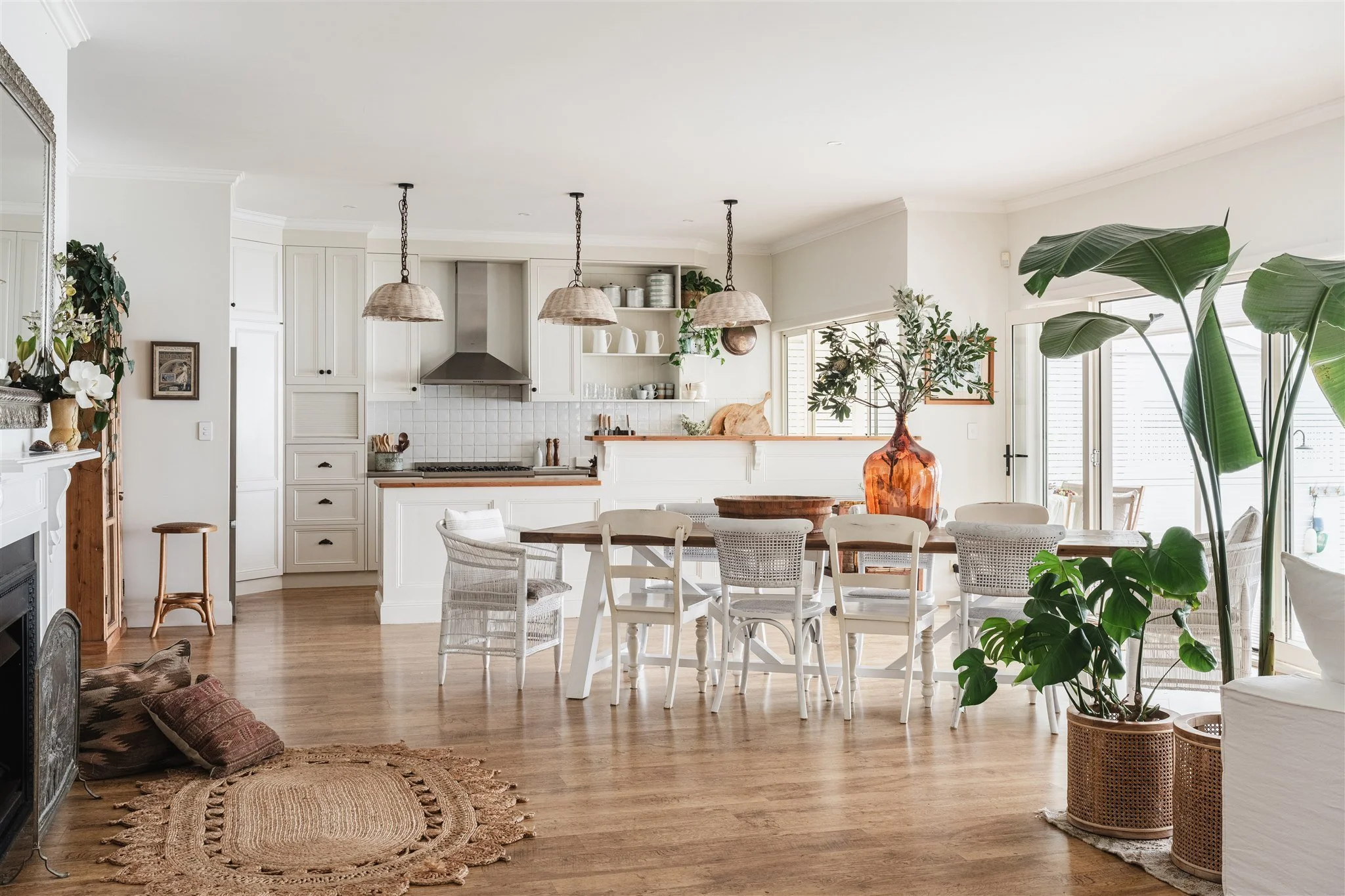 Lounge, Dining & Living Spaces