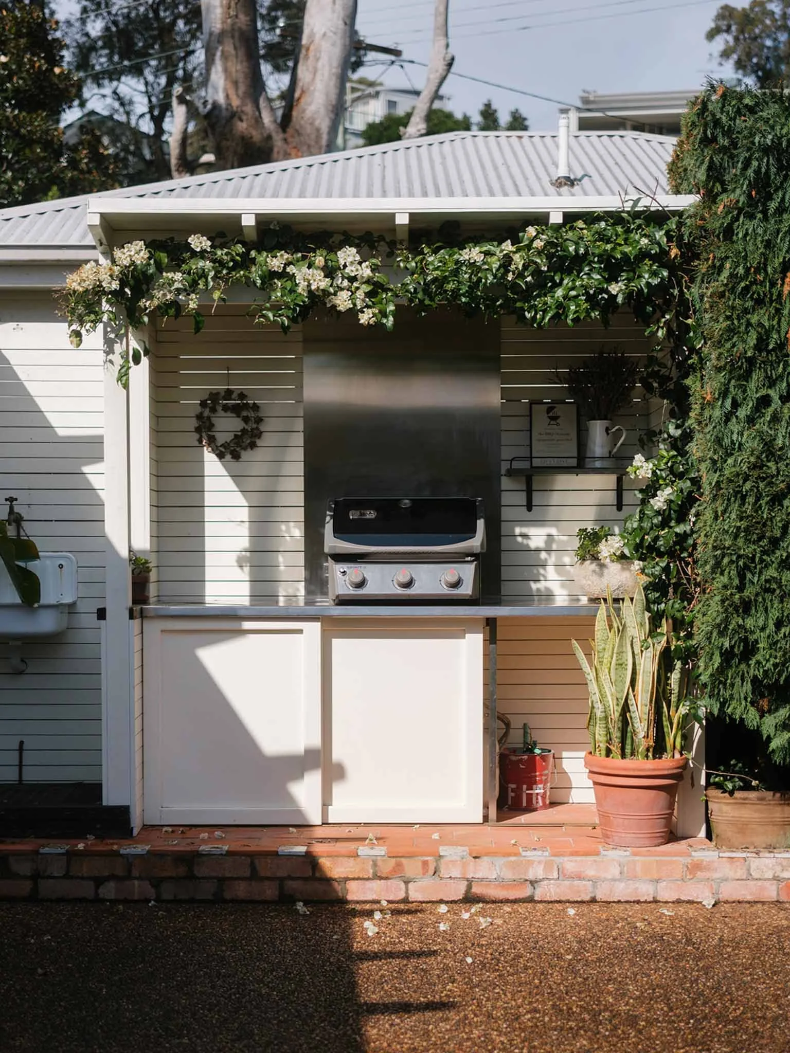 Outdoor Kitchen & Alfresco Dining