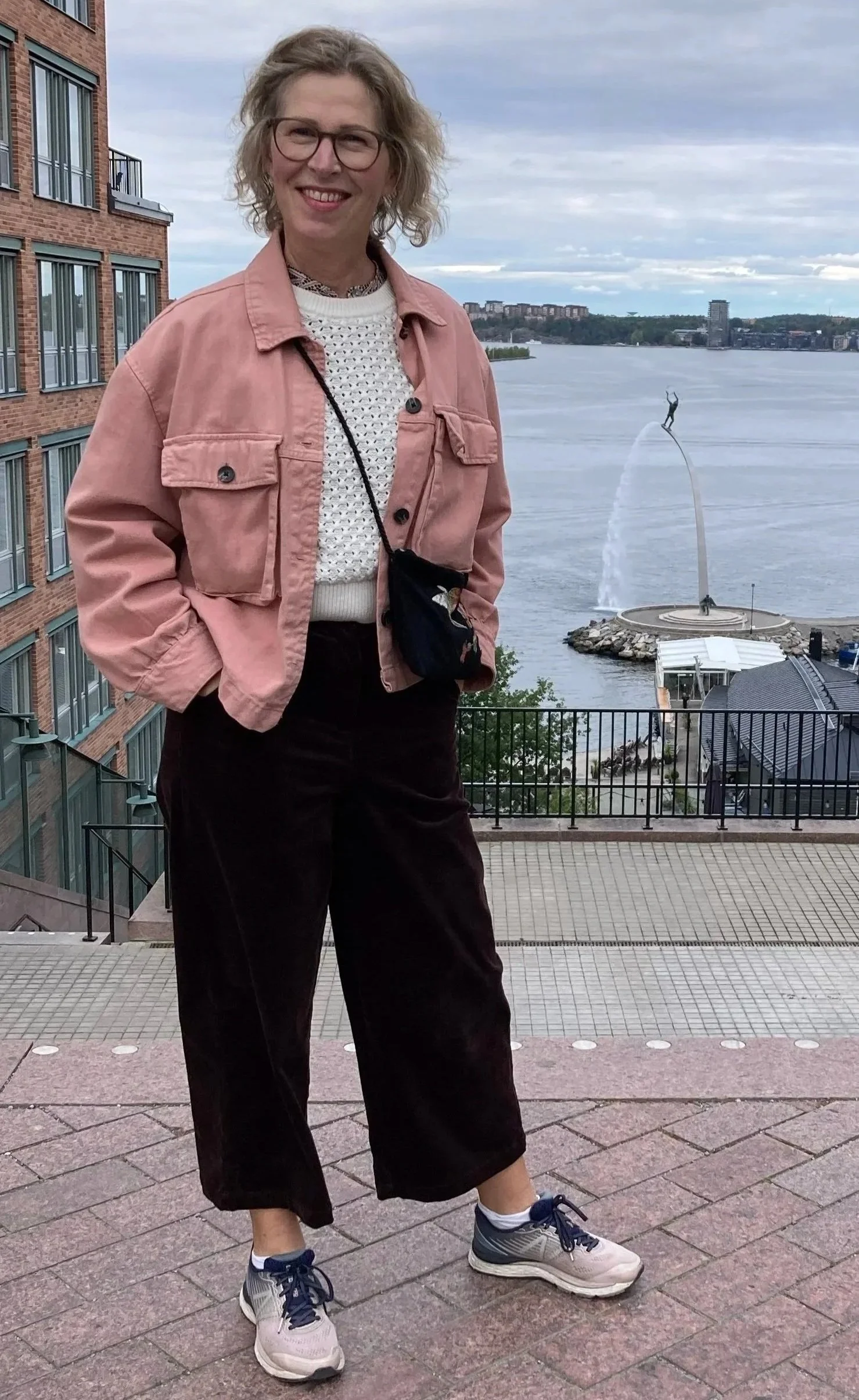 är frilansjournalist med lång erfarenhet av reportage, intervjuer, feature och magasinstexter.