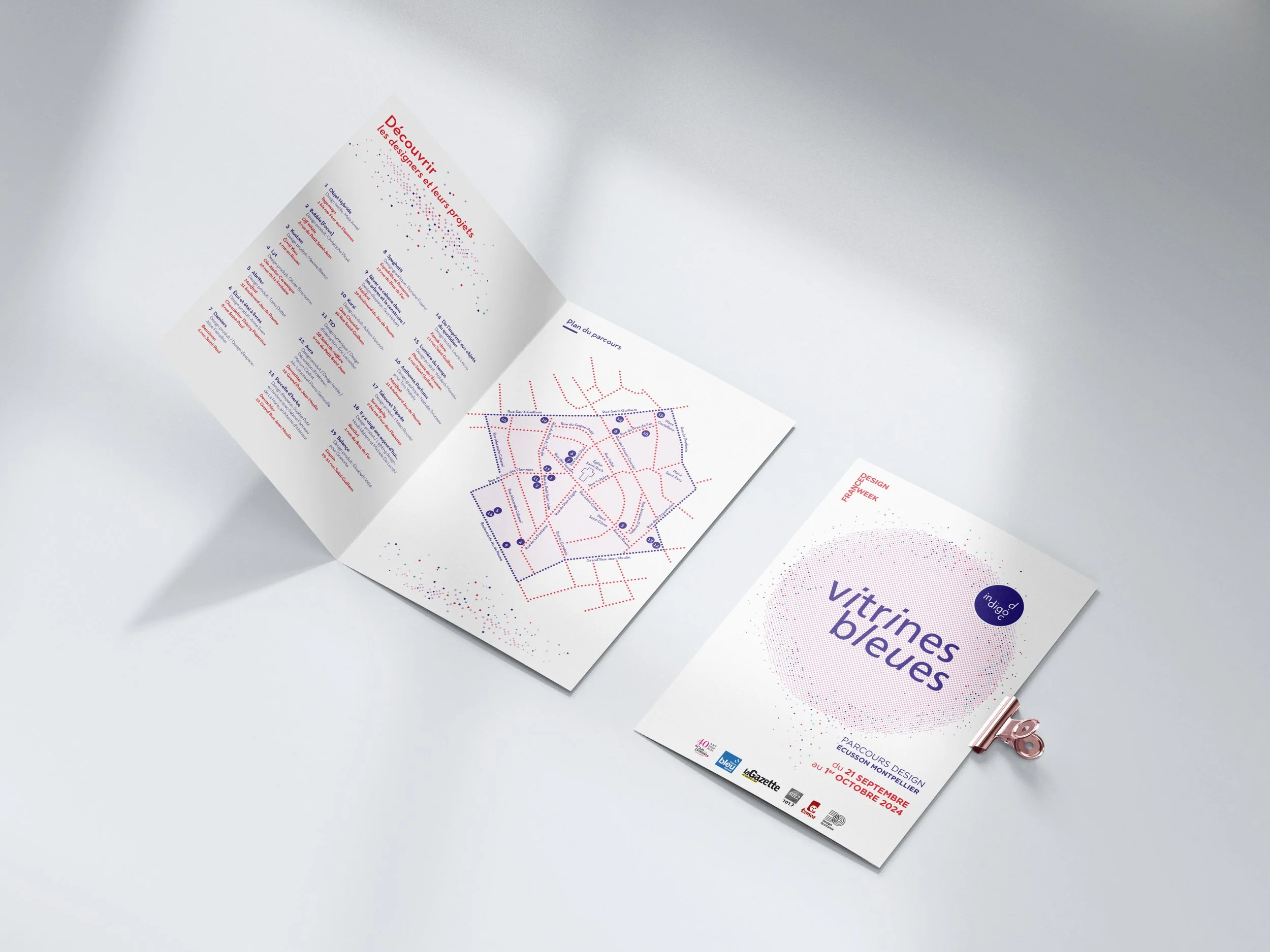 Brochure Vitrines Bleues distribuée dans les offices de tourisme et lieux relayant l'événement