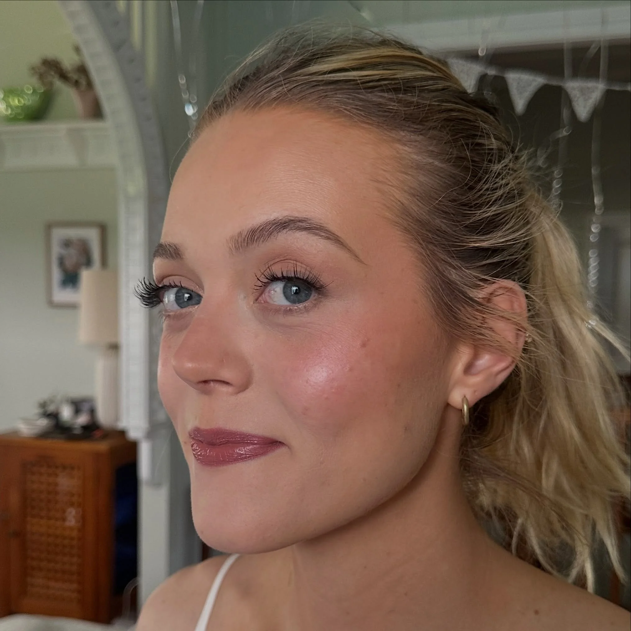 She&rsquo;s giving bride!!! 👰🏼&zwj;♀️🩷 

#makeupartist #bridalmakeup #makeup