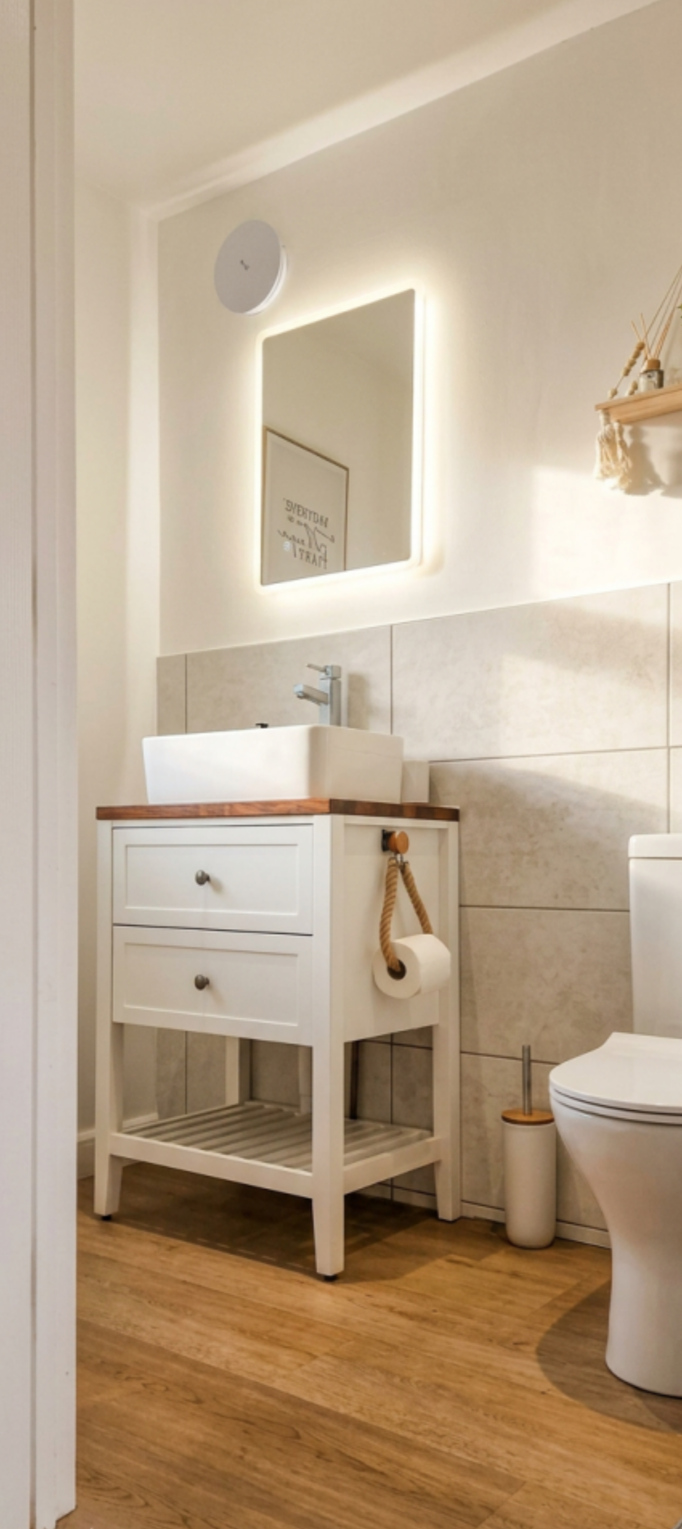 Farthing House 15A bathroom - stylish self-catering accommodation in central Salisbury, near Stonehenge and the New Forest