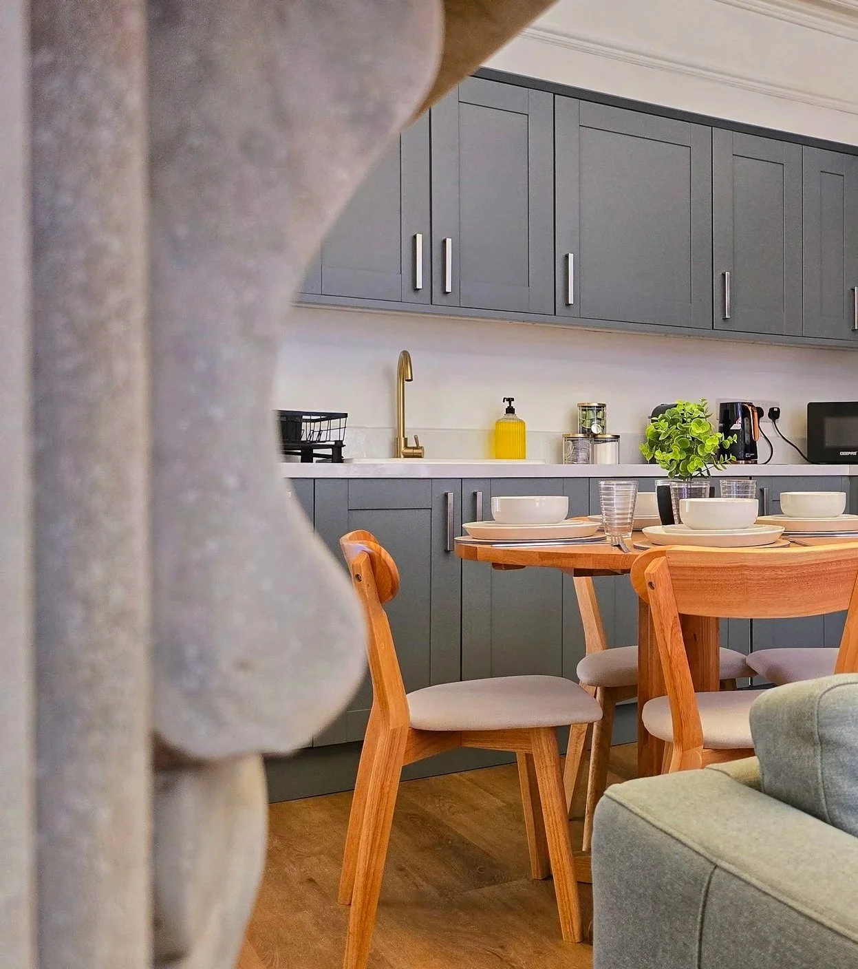 Fisherton Street 98A kitchen and dining area - fully equipped self-catering apartment in Salisbury, perfect for longer stays