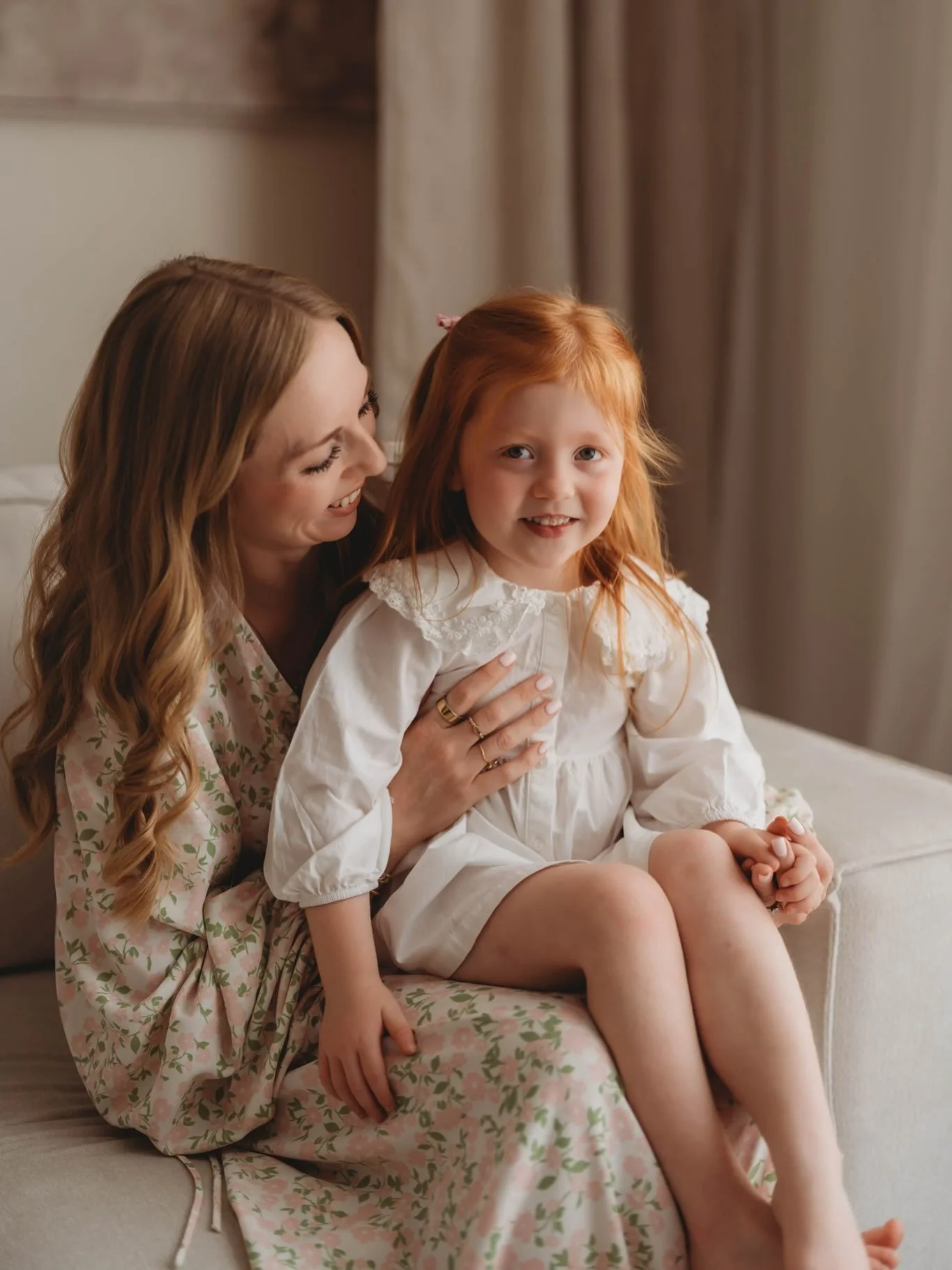 Just a little bit of the magic that we captured at the last motherhood keepsake minis ✨

30 minutes in the studio, is the perfect time to document motherhood, right where you are ❤️