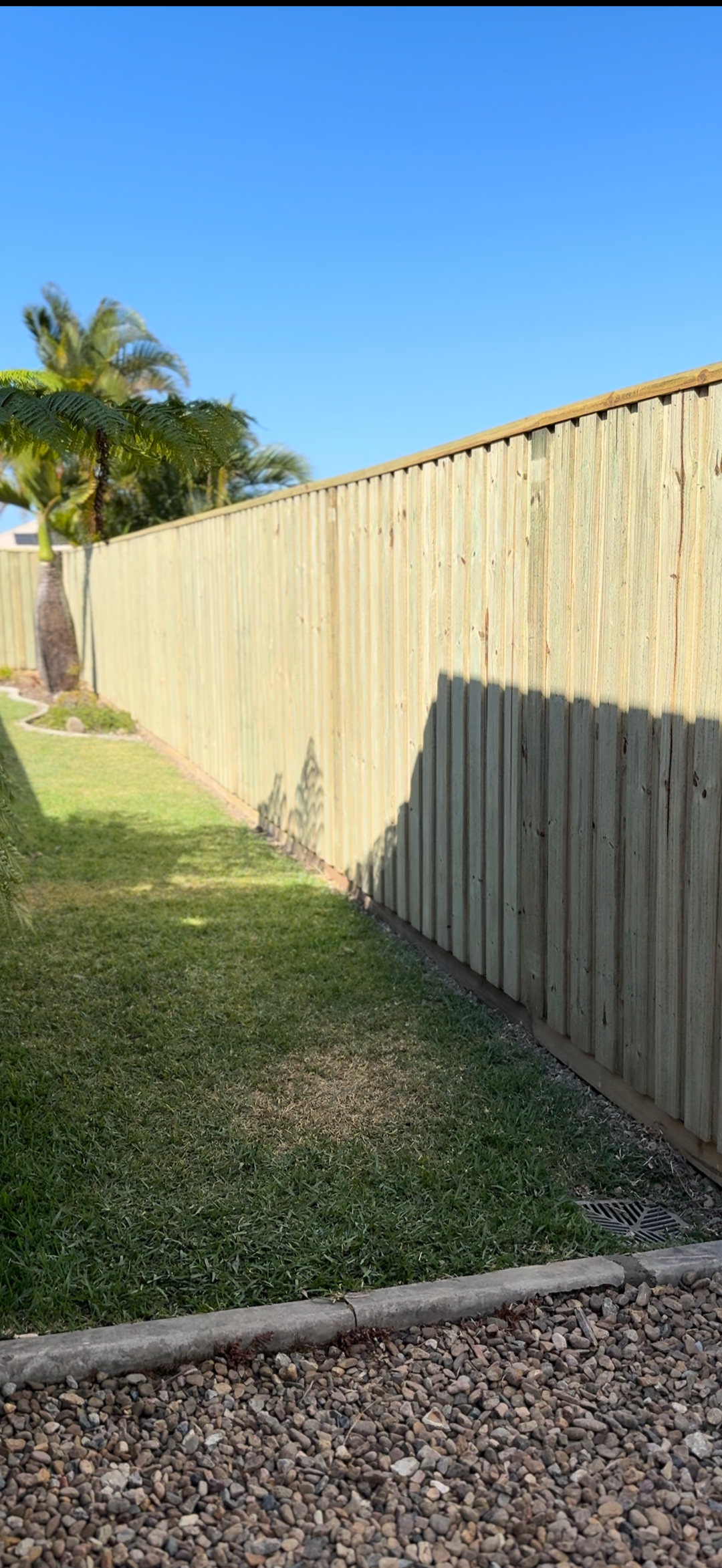 45-metre lapped and capped timber fence completed in Elanora