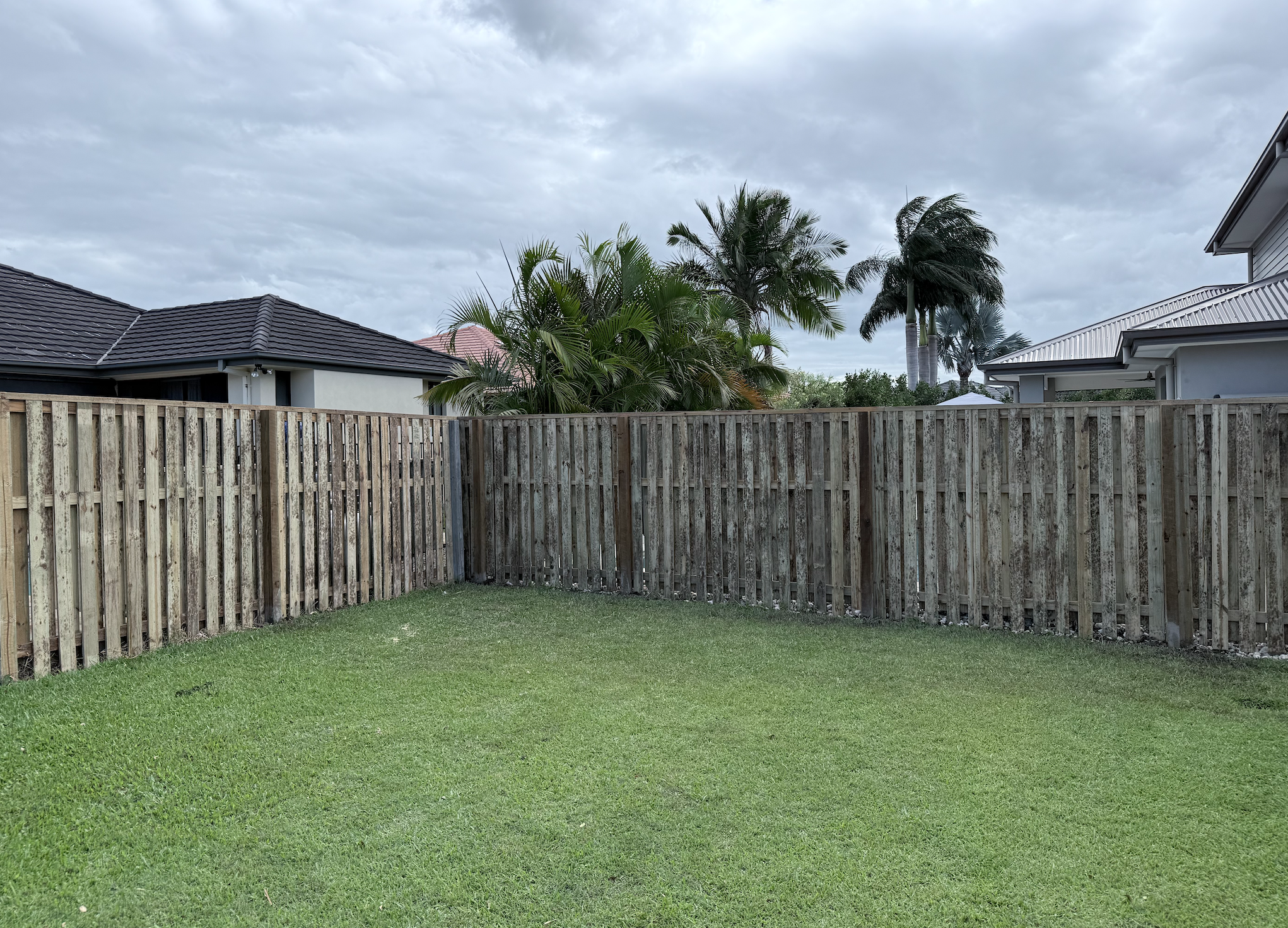 20-metre good neighbour fence repair completed in Coomera