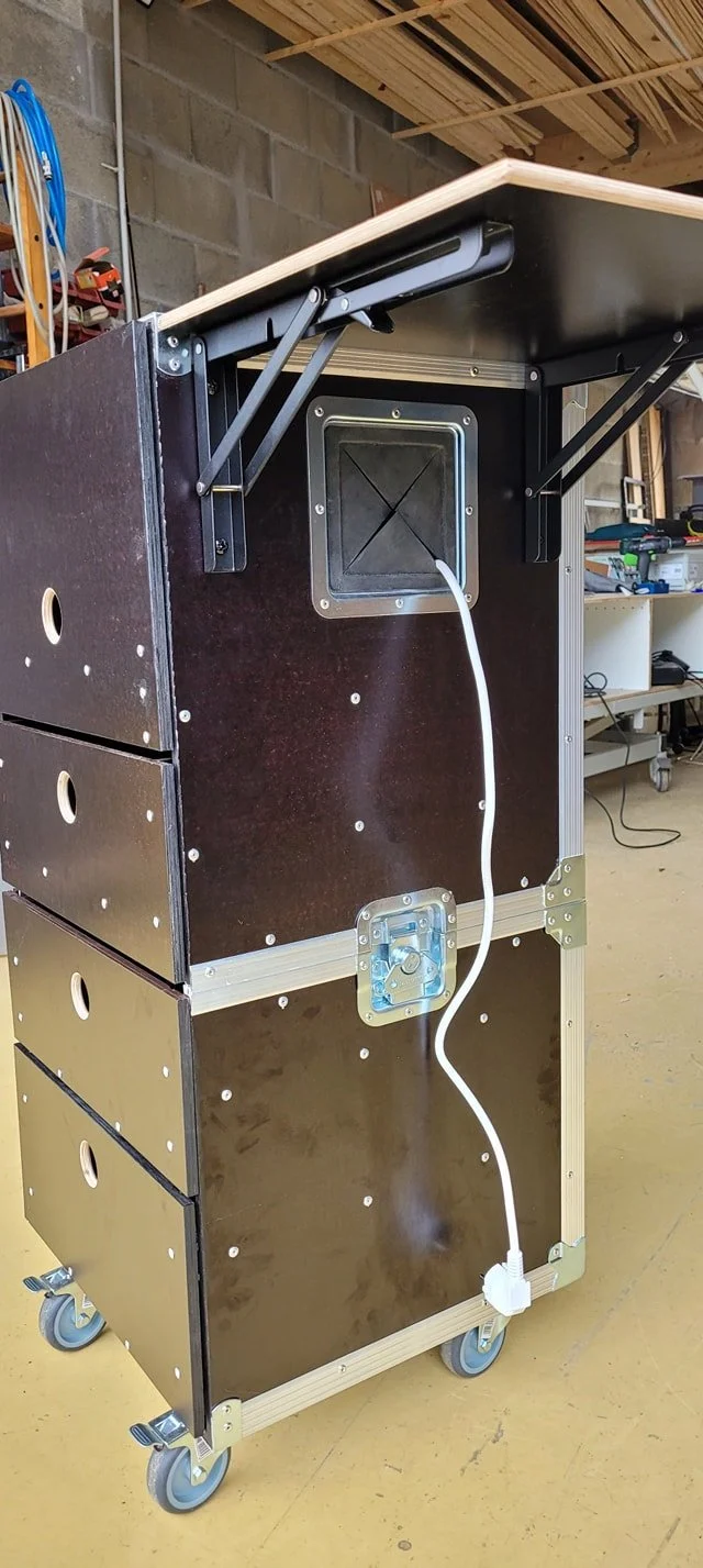 Pupitre d'accueil repliable. Mobilier sur mesure MalvanBox