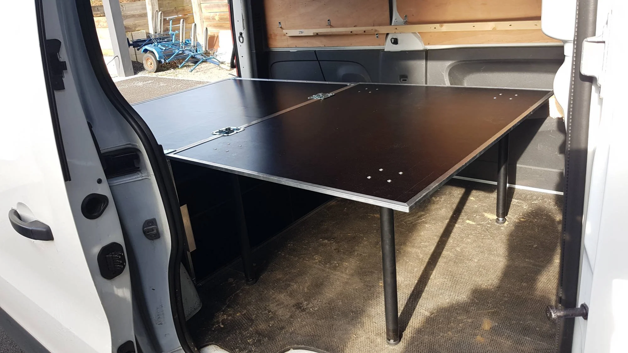 Malle transformable en lit pour camper