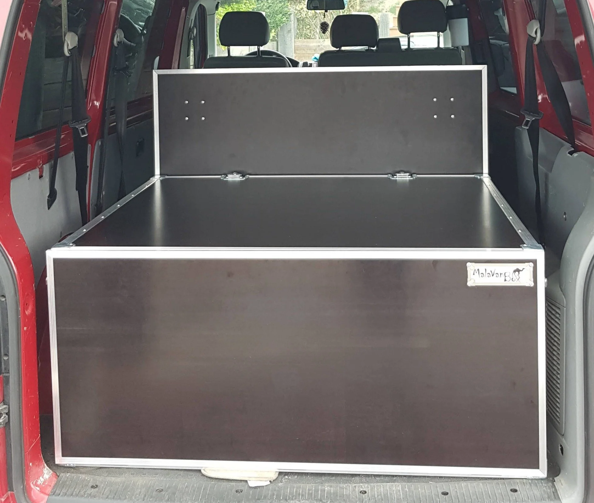 Malle rangement pour van