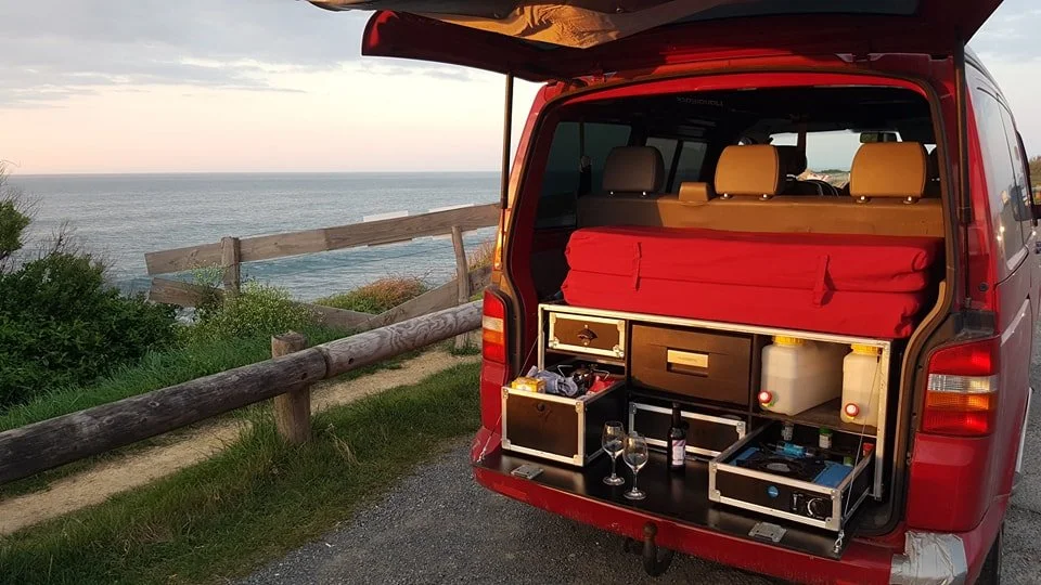 Aménagement sur mesure MalavanBox. Malle amovible. Camper.