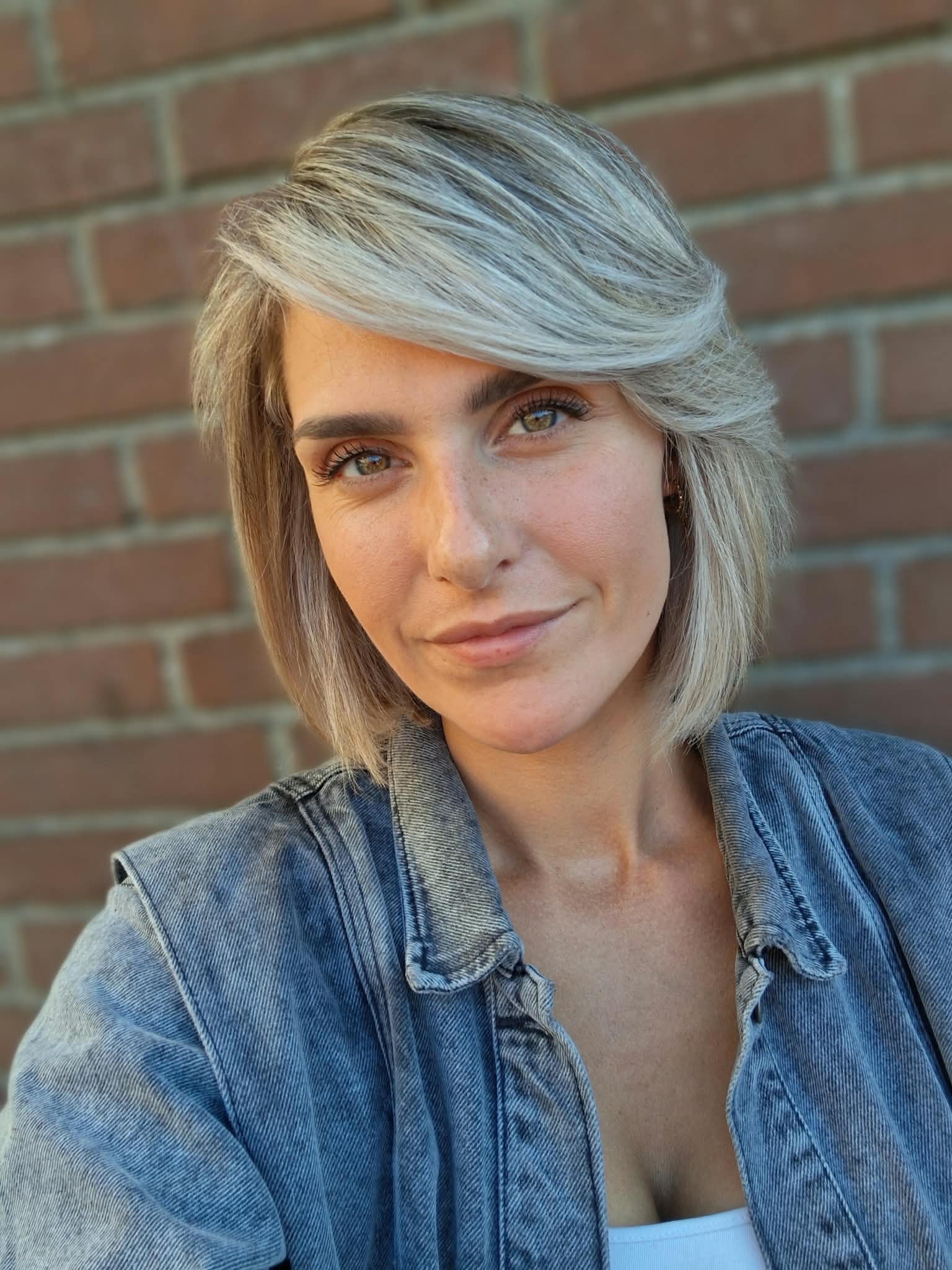 Full head highlights. 
Een echte klassieker, maar eentje die nooit uit de mode raakt. 

En altijd gezellig als er een vriendin uren in m&rsquo;n stoel zit 🤍 @jeanine.klee