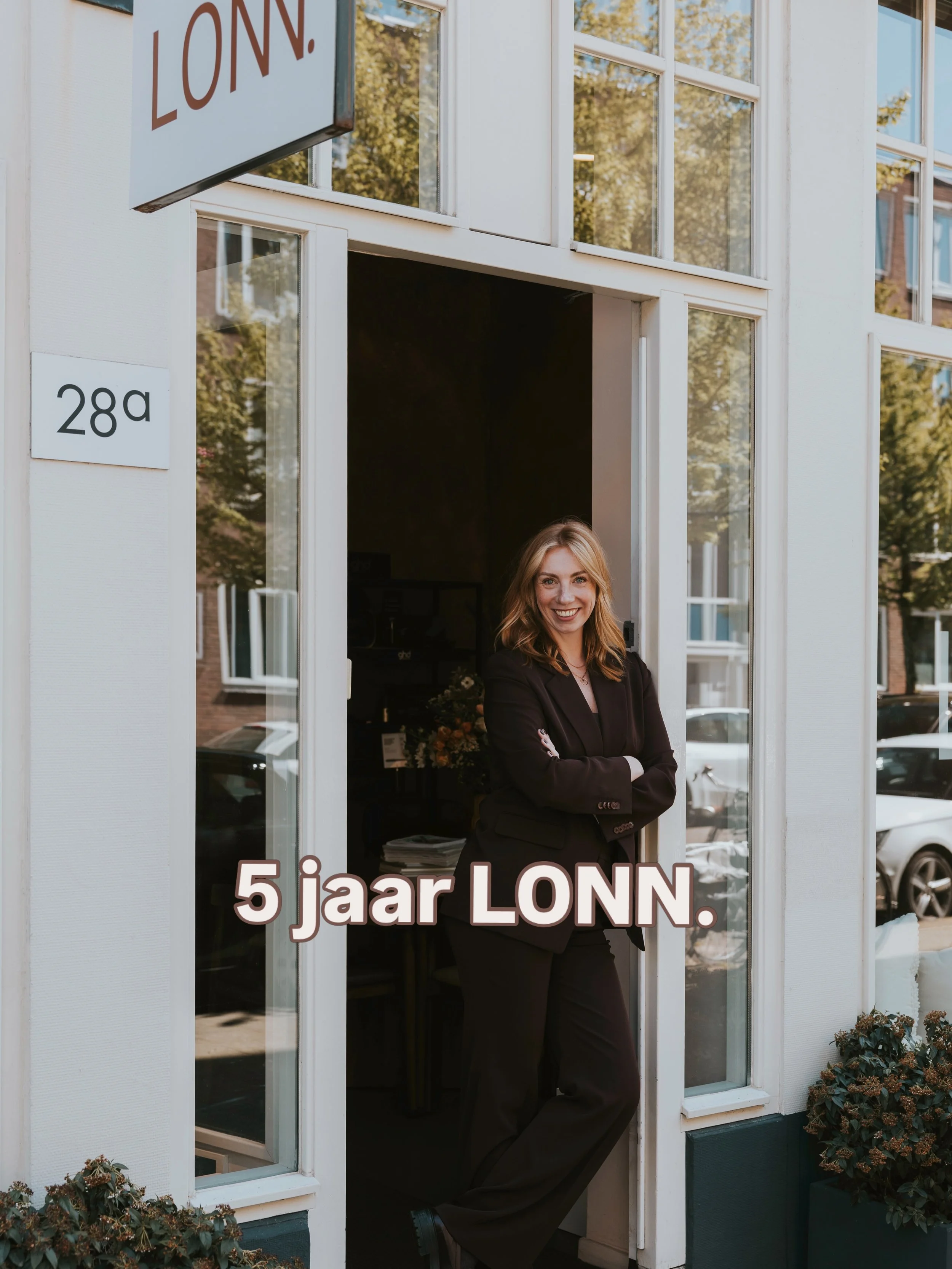 5 jaar LONN! 

Vandaag, 5 oktober, is het precies 5 jaar geleden dat ik mijn allereerste werkdag had als stoelhuurder.

Vijf jaar geleden begon ik met &eacute;&eacute;n stoel, een agenda en vooral heel veel zin om mijn eigen weg te gaan. Inmiddels is