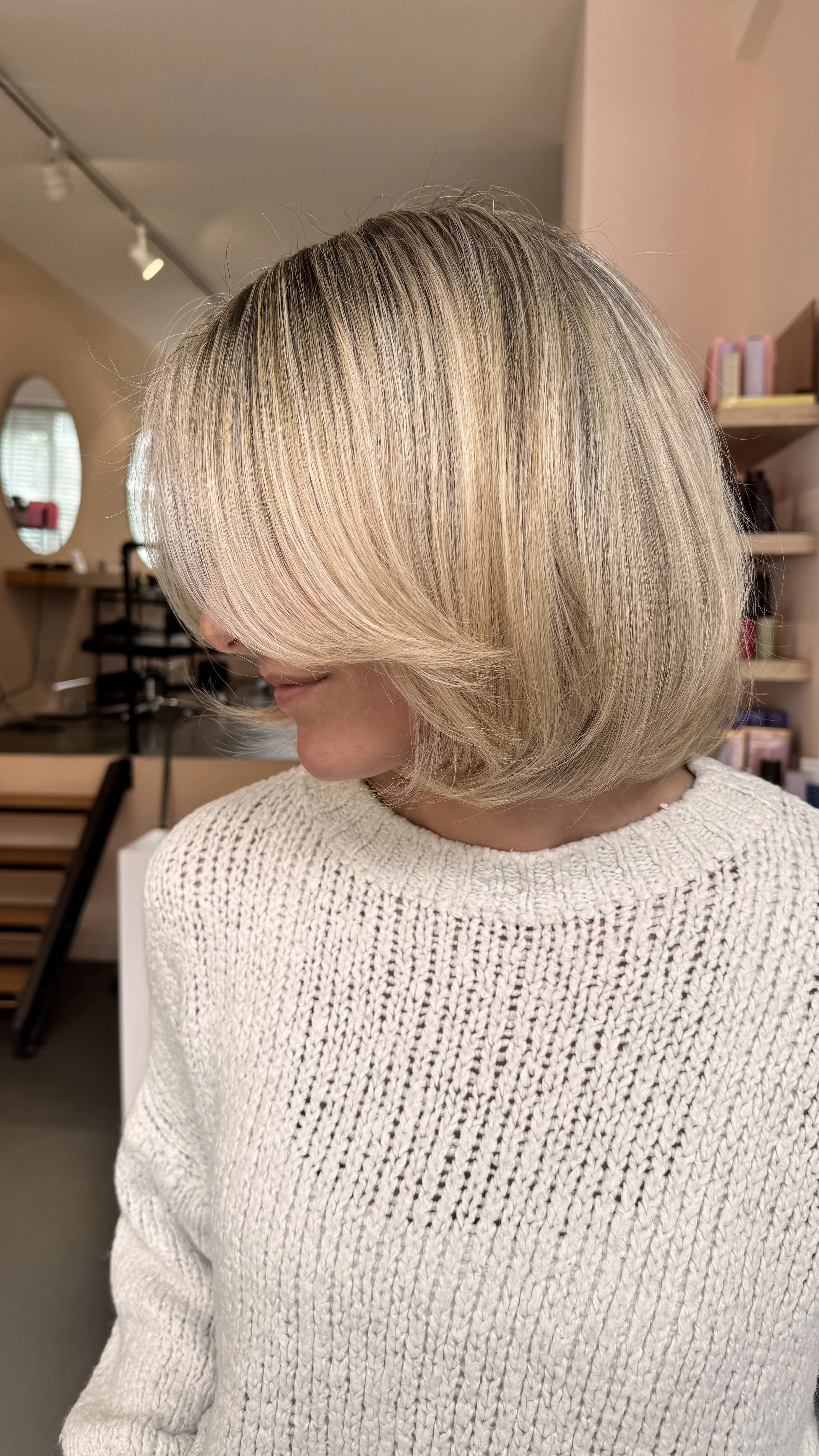 Jeanine korte bob beige blond haar kleuring