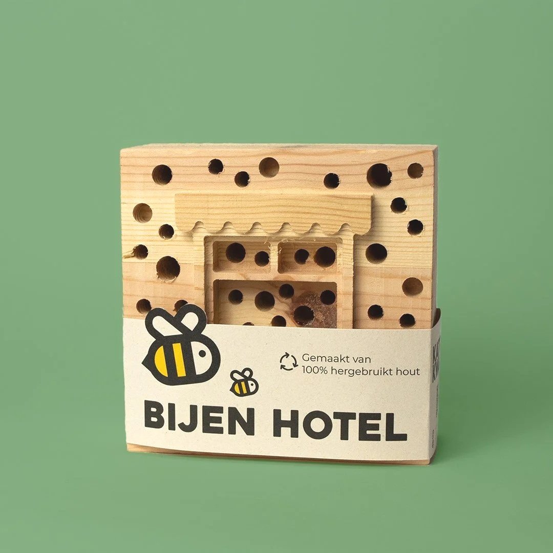 Bijenhotels uit hergebruikt hout