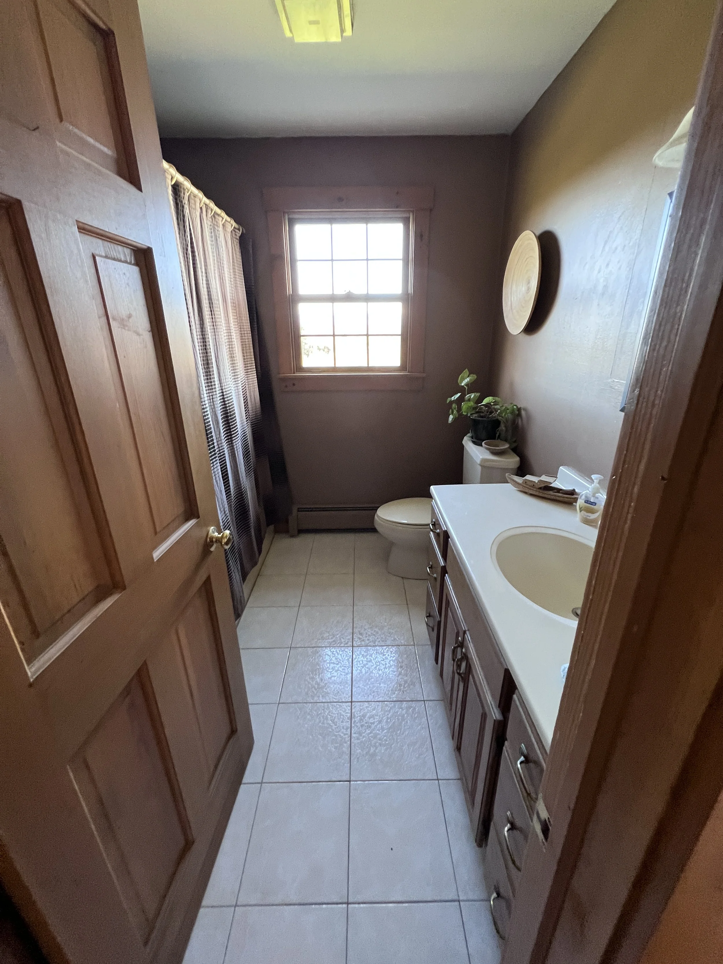 Guestbath.JPG