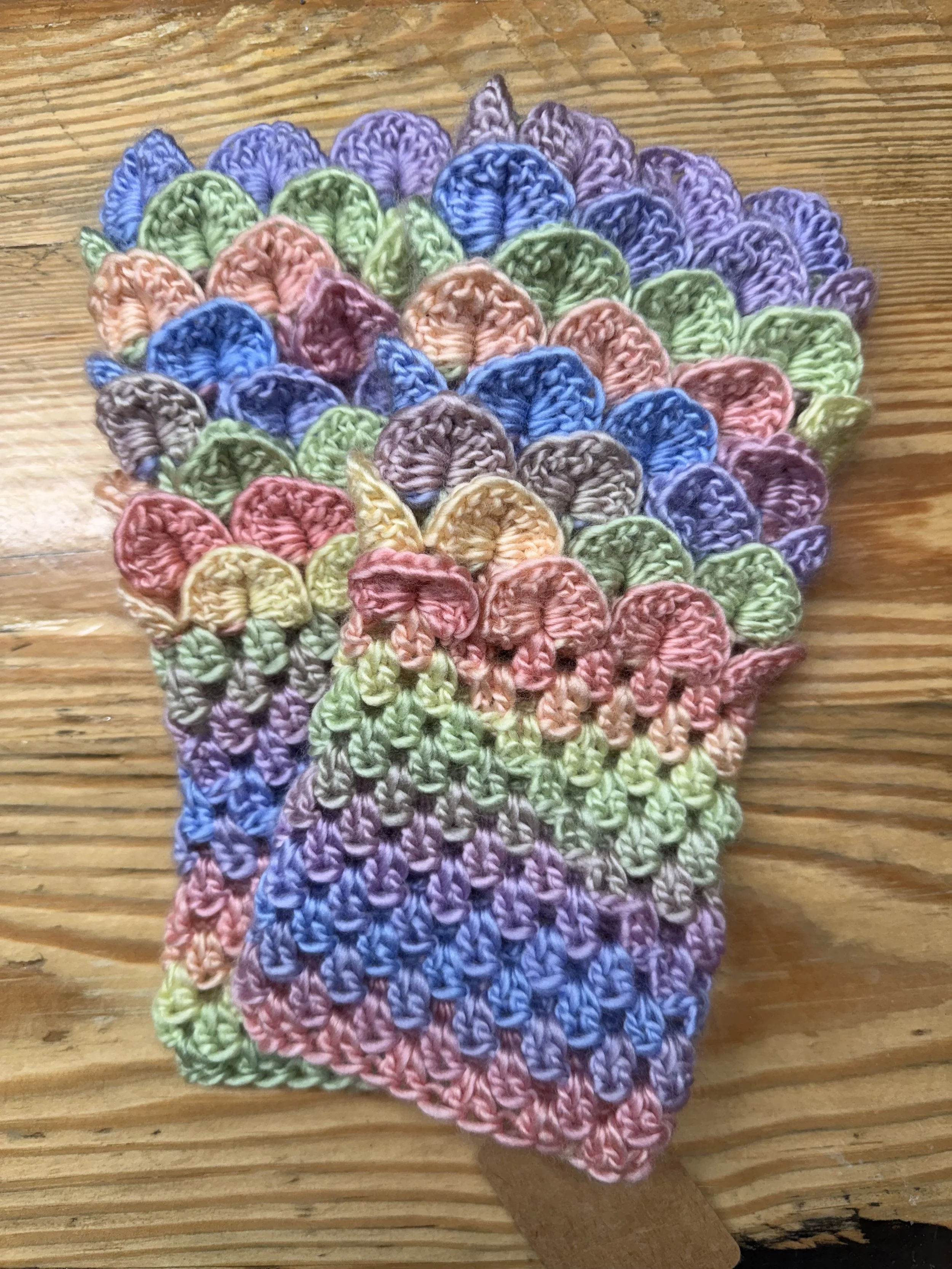 Dragonscale Gloves - Cotton Candy.jpeg