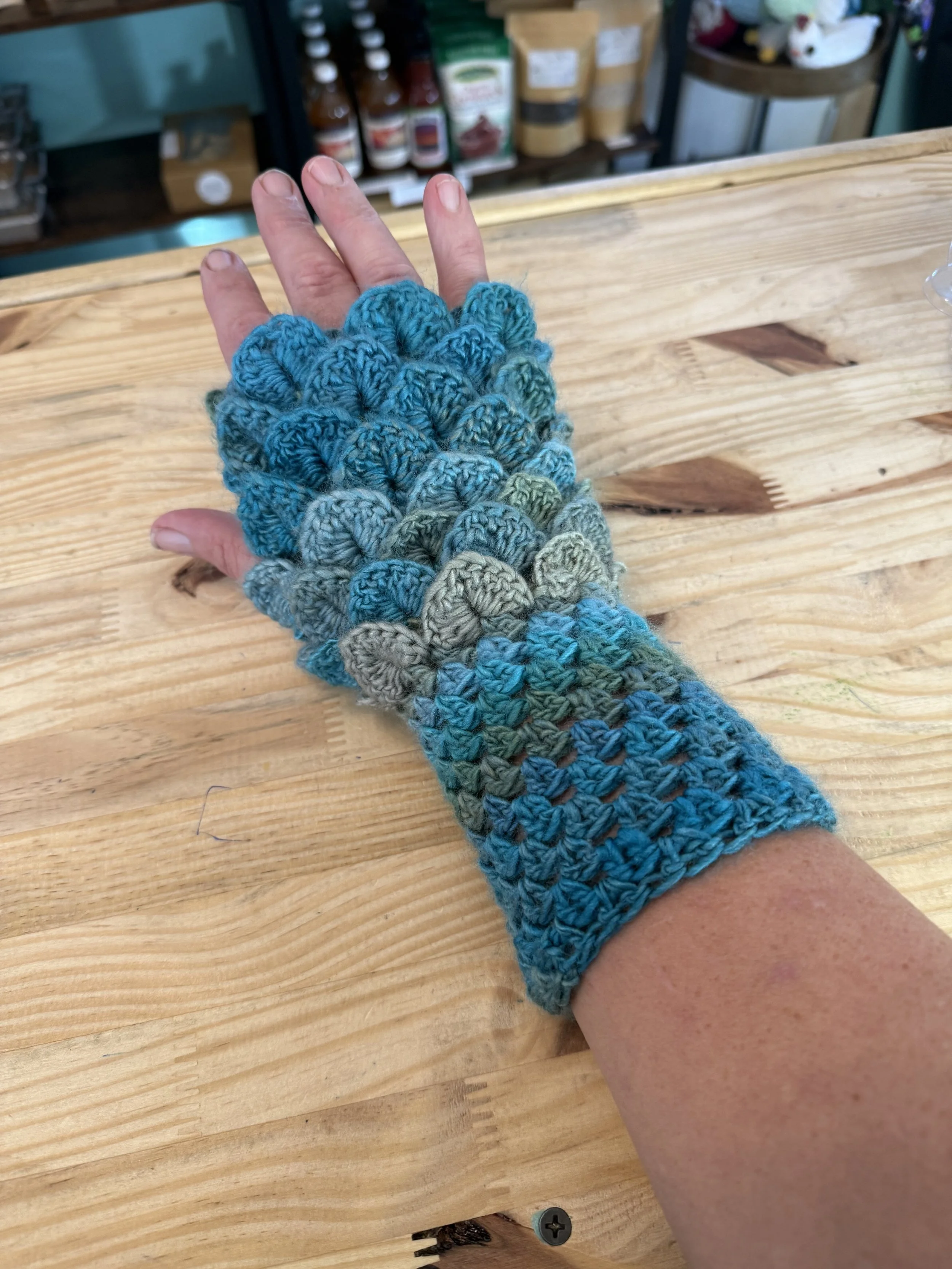 Dragonscale Gloves - Tidal2.jpeg