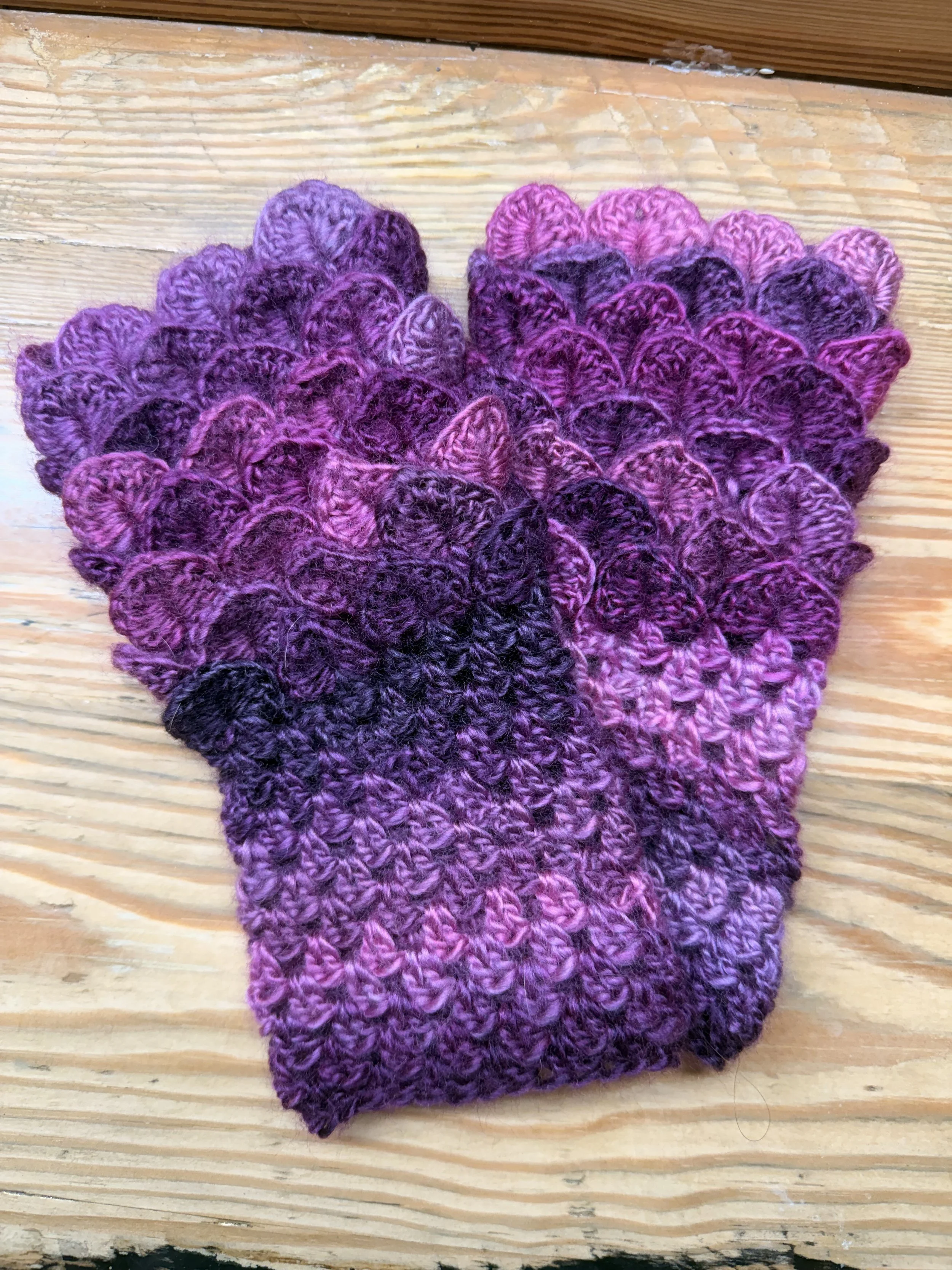 Dragonscale Gloves - Petunia.jpeg