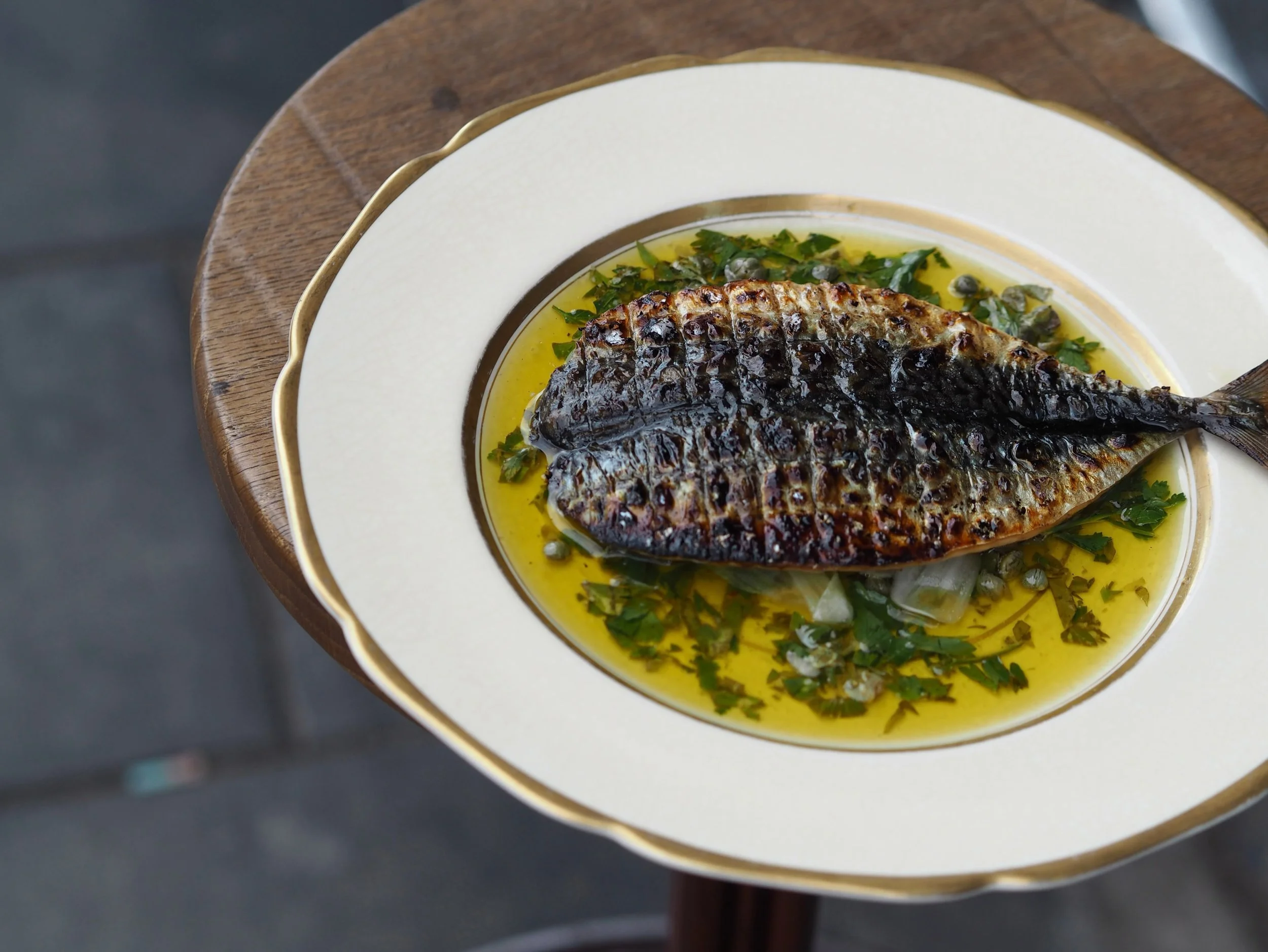 BECAUSE SIMPLE IS BEST. 

Butterflied bbq&rsquo;ed mackerel, fennel, lemon and capers x

@farisghazzawi
