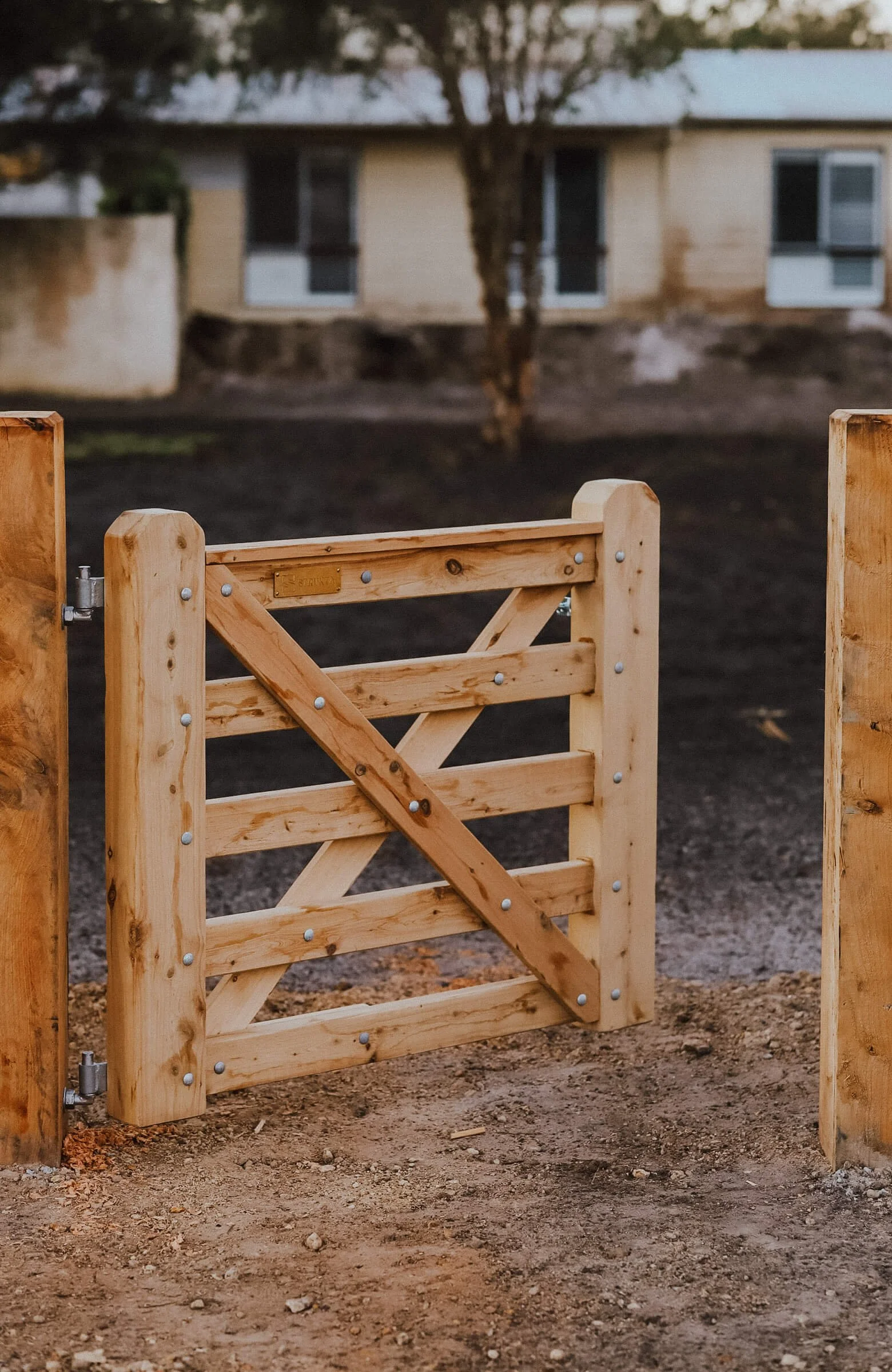 timber-feature-gates-tidelock-fencing.jpg