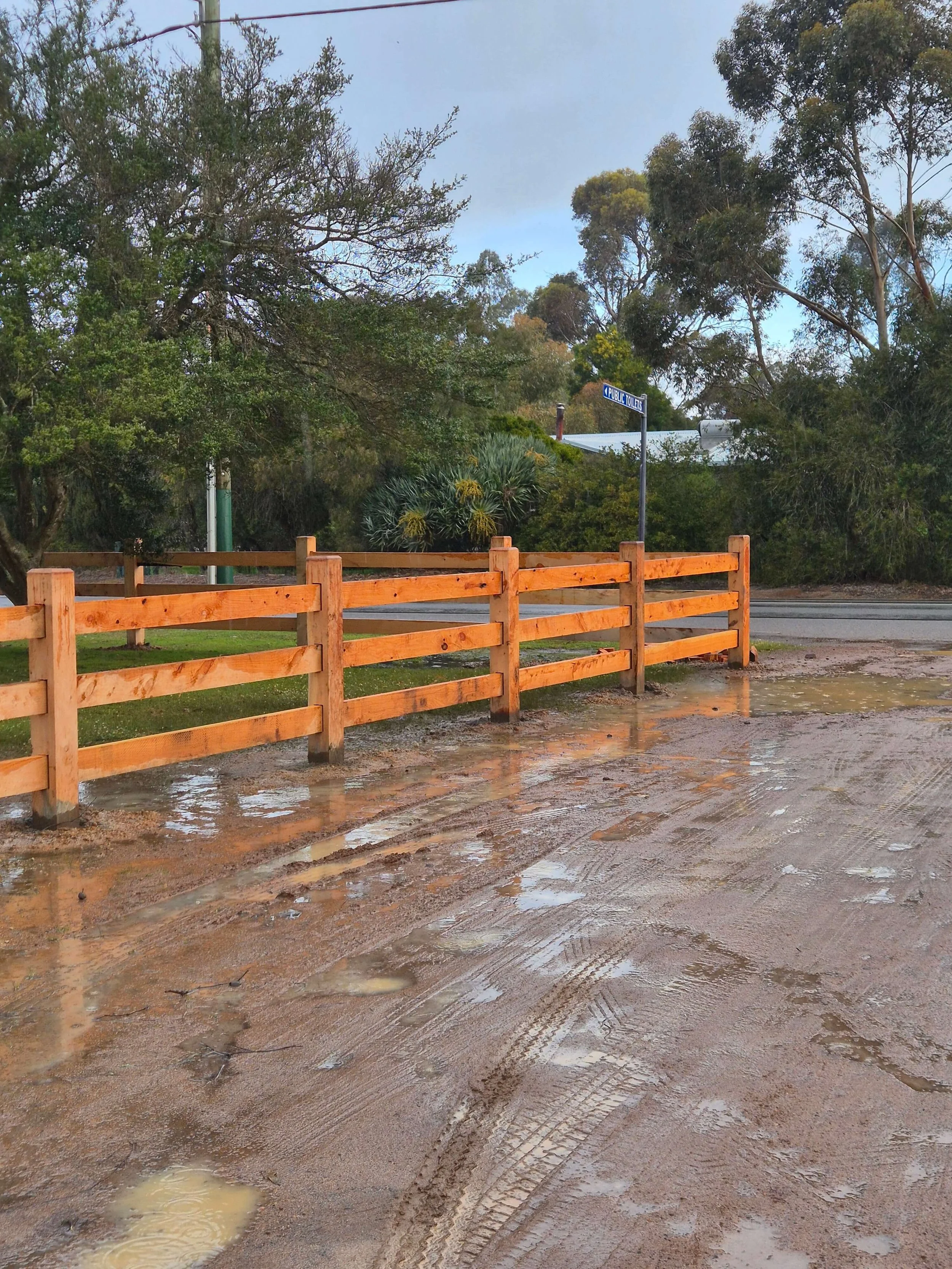 Tidelock_Fencing_Post_Rail_Fence_three_rail.jpg