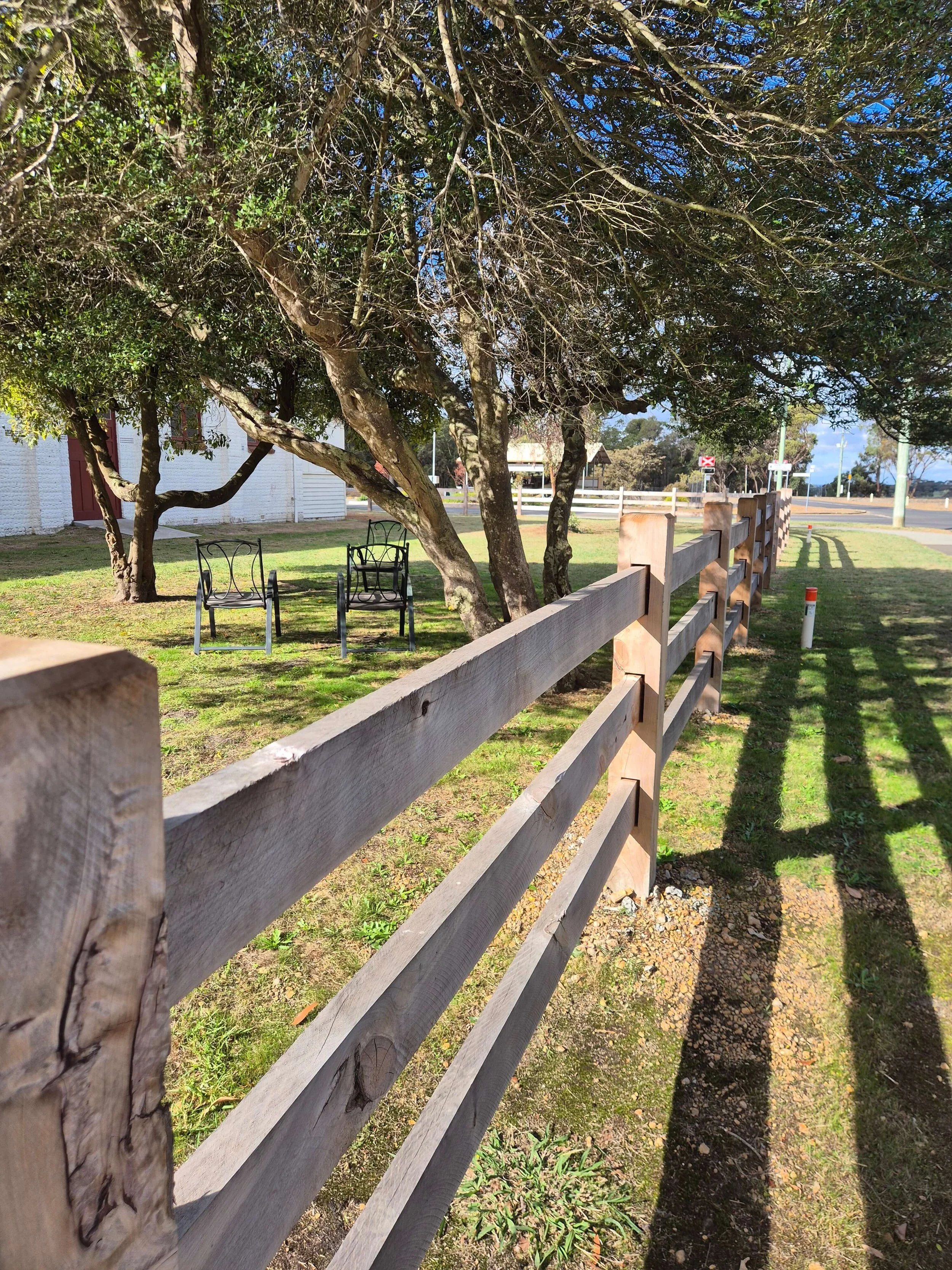 Tidelock_Fencing_Post_Rail_Fence_three_rail_alb.jpg